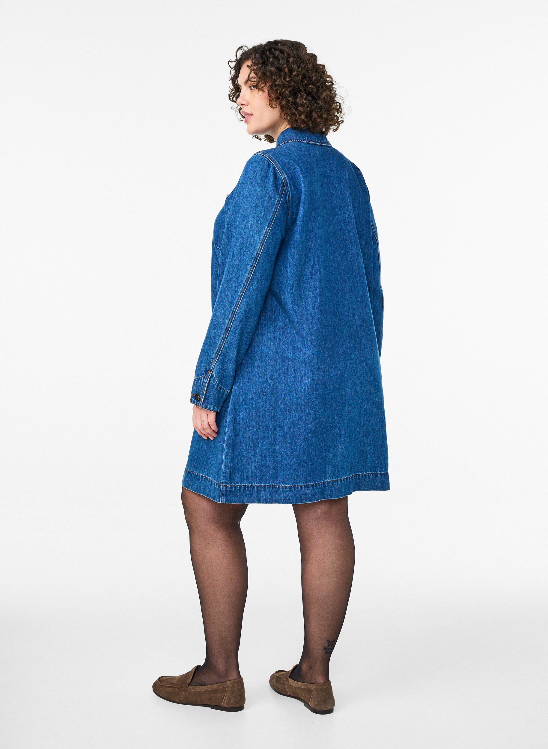 Zizzi Kurzes Jeanskleid mit Rei&szlig;verschluss und Kragen, Blau, Model image number 2