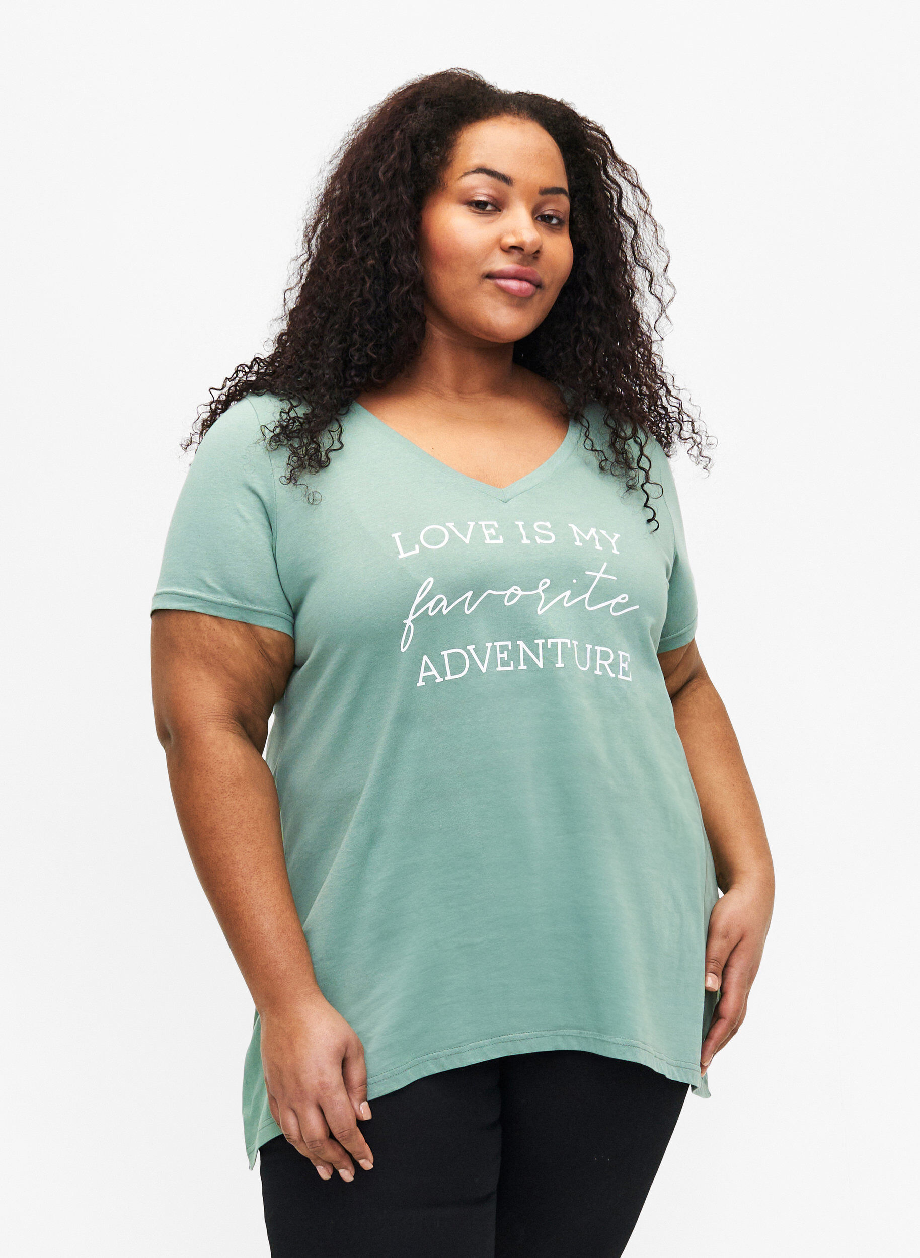 Zizzi Baumwoll-T-Shirt mit kurzen &Auml;rmeln, Chinois G. W. Love, Model image number 0