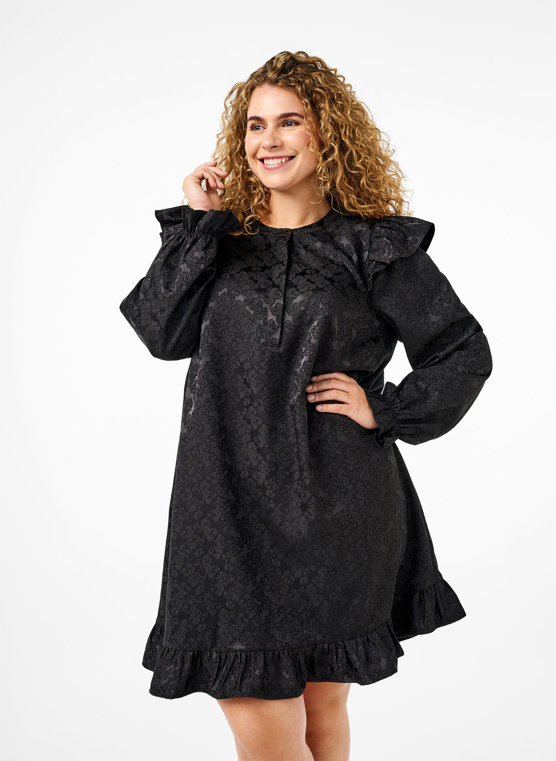 Zizzi Jacquardkleid mit langen &Auml;rmeln und R&uuml;schen, Schwarz, Model image number 0