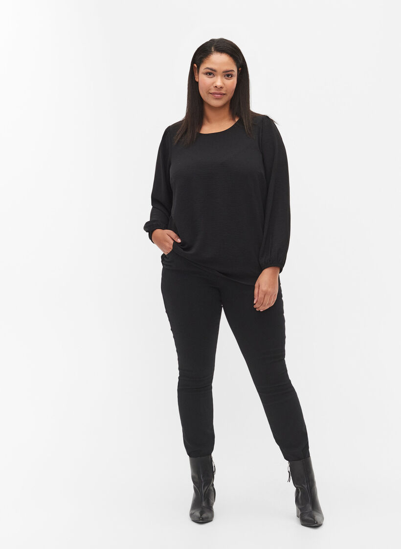 Extra schmale Sanna-Jeans mit normaler Taille, Black, Model
