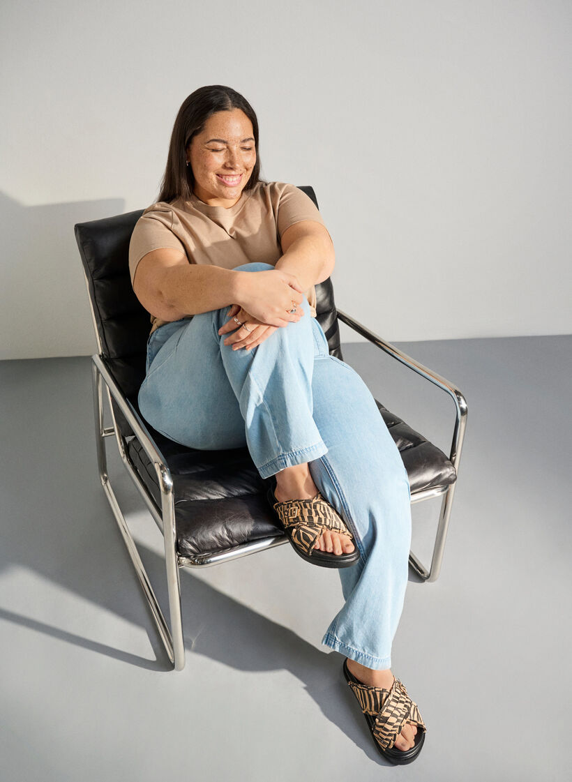 Extra-Weite -Sandale mit &uuml;berkreuzten Riemen und R&uuml;schenkanten, Braun, Image image number 0