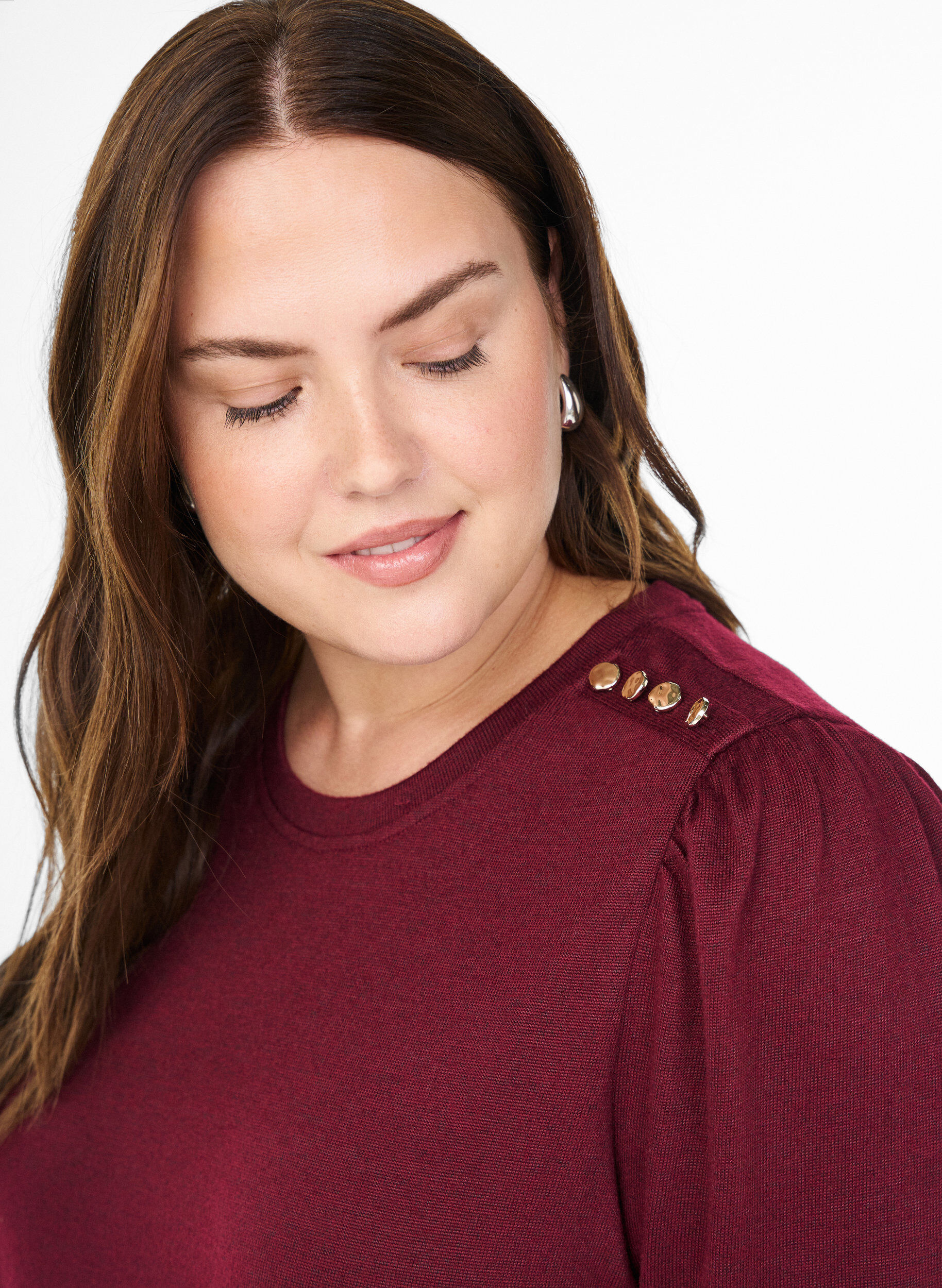 Zizzi Bluse mit Knopfdetail und kurzen Puff&auml;rmeln, Dunkles Bordeaux, Model image number 3