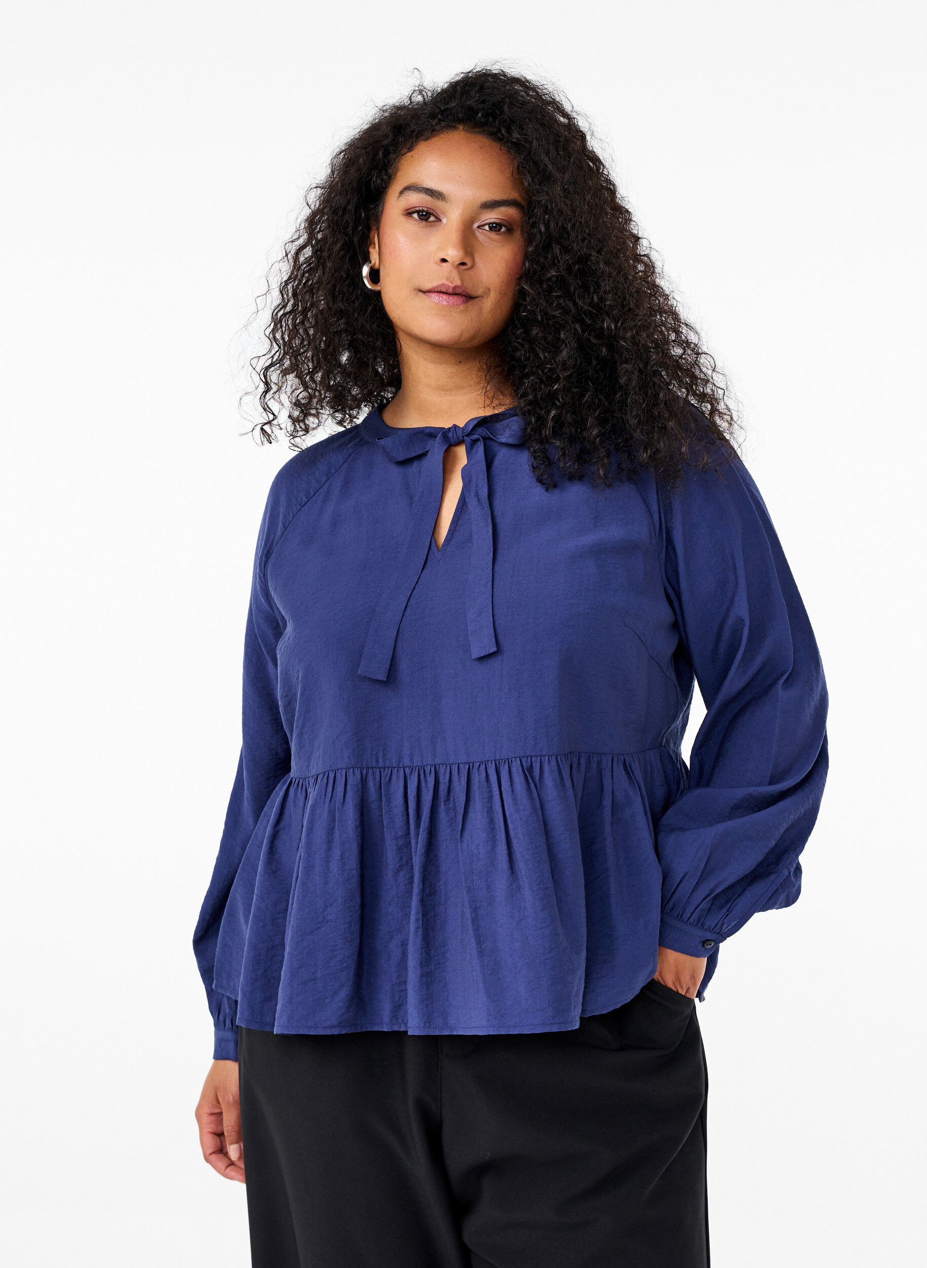 Zizzi Bluse mit Schleife und langen &Auml;rmeln, Blau, Model image number 0