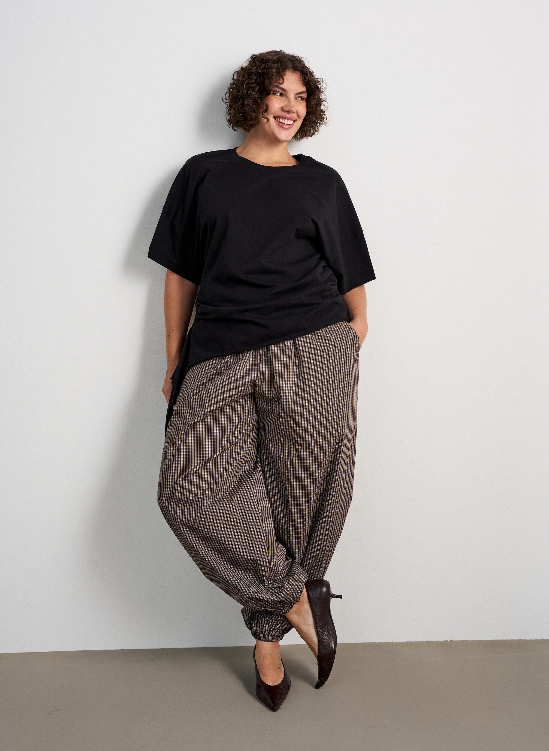 ZizziBallonhose mit hoher Taille und Allover-Muster, Braun, Model image number 0