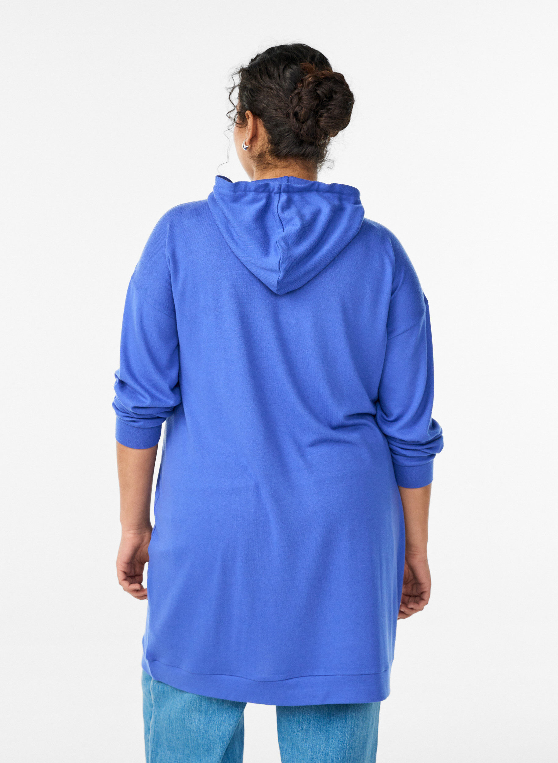 Zizzi Kurzes Hoodie-Kleid mit K&auml;ngurutasche, Blau, Model image number 2