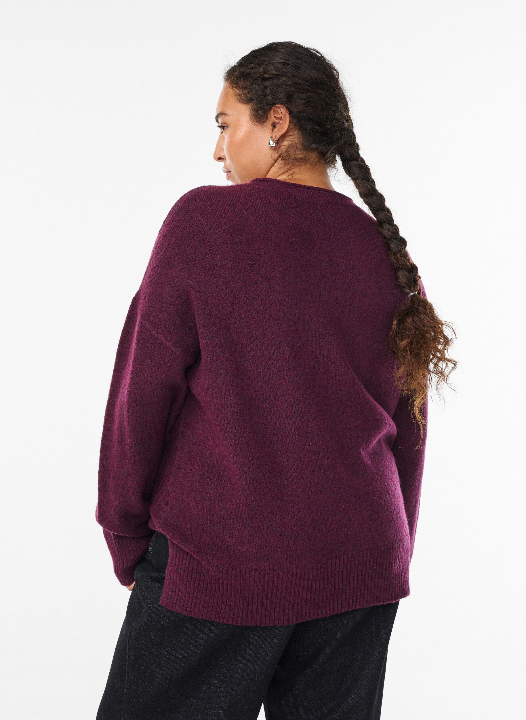 Zizzi Strickbluse mit V-f&ouml;rmigem Rippenmuster und Schlitzen, Lila, Model image number 2