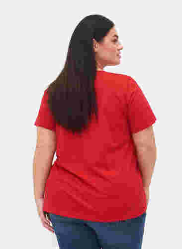 T-Shirt aus Baumwolle mit Druck und V-Ausschnitt , Tango Red ORI, Model image number 1