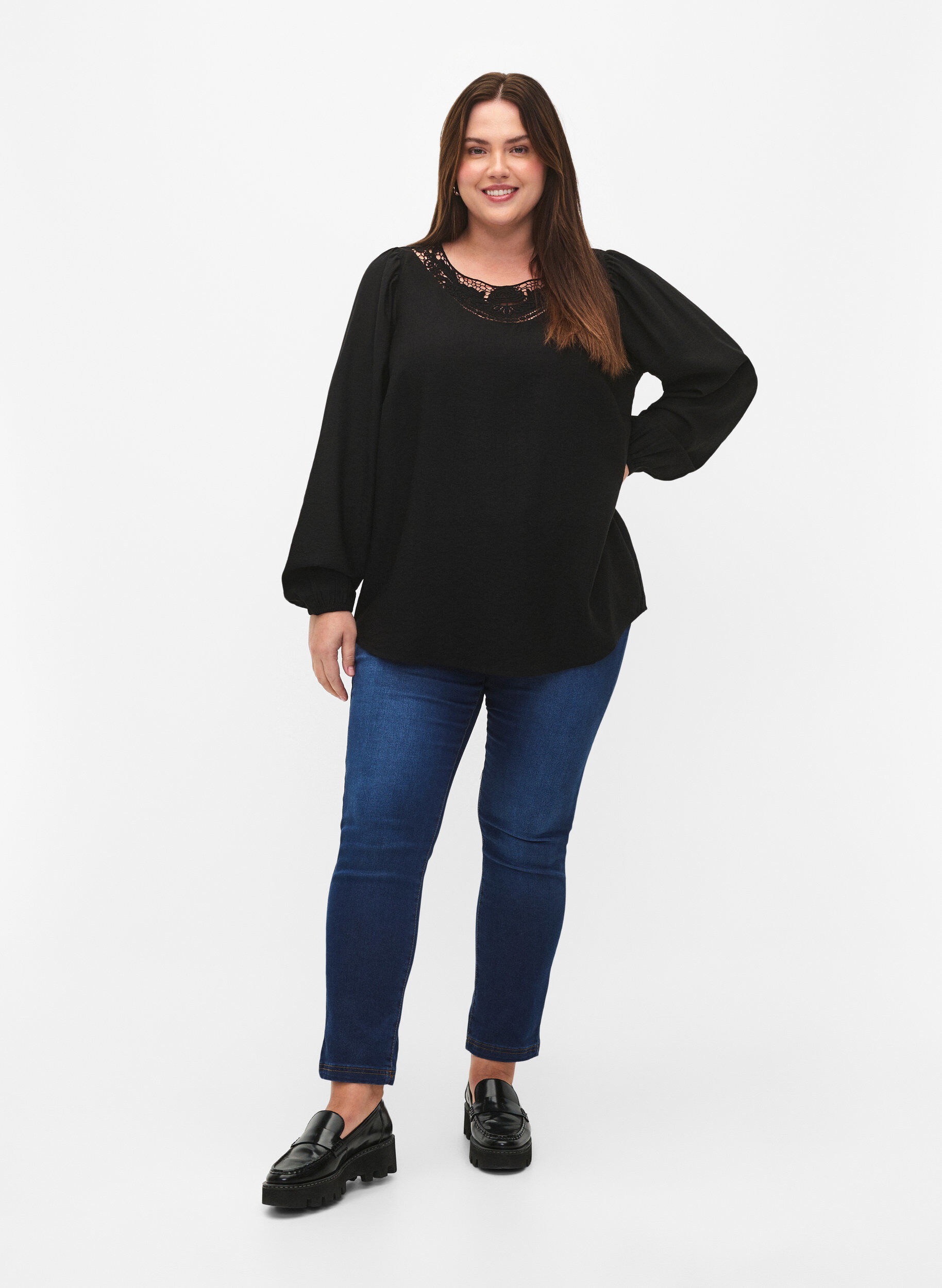 Zizzi Bluse aus Viskose mit H&auml;keldetails, Black, Model image number 2