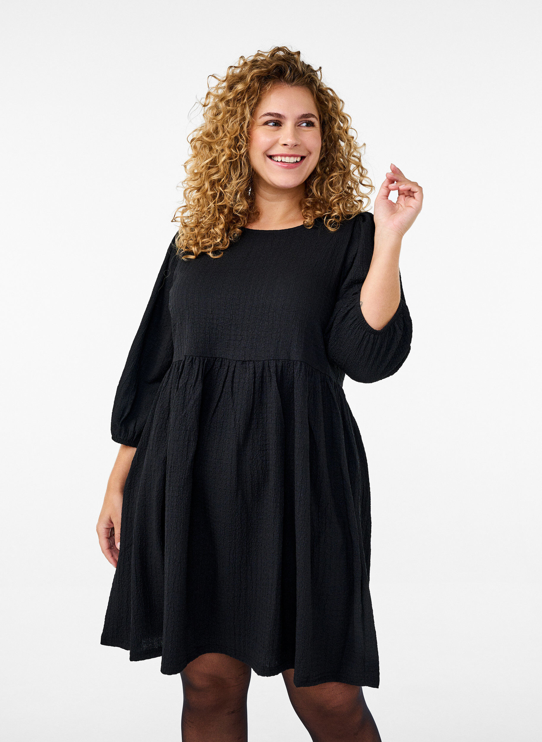 Zizzi FLASH - Kurzes Kleid mit Struktur und 3/4-&Auml;rmeln, Black, Model image number 0