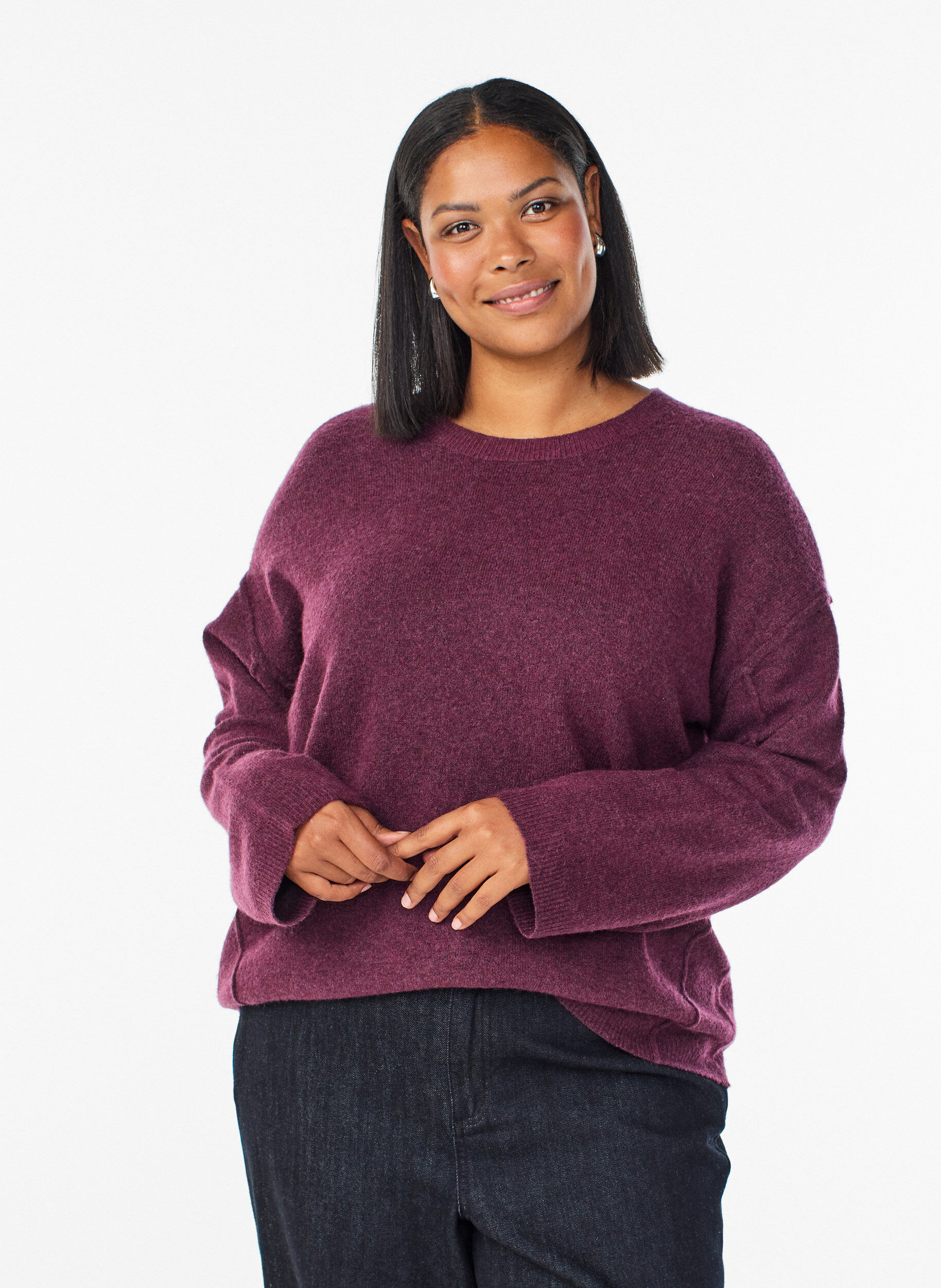 Lockerer Strickpullover mit markanten N&auml;hten, Dunkles Bordeaux, Model