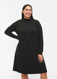 FLASH – Langärmeliges Kleid mit Rollkragen, Black, Model