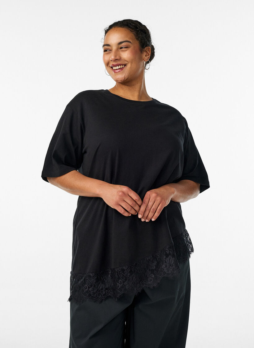 T-Shirt mit asymmetrischem Spitzensaum, Schwarz, Model image number 0