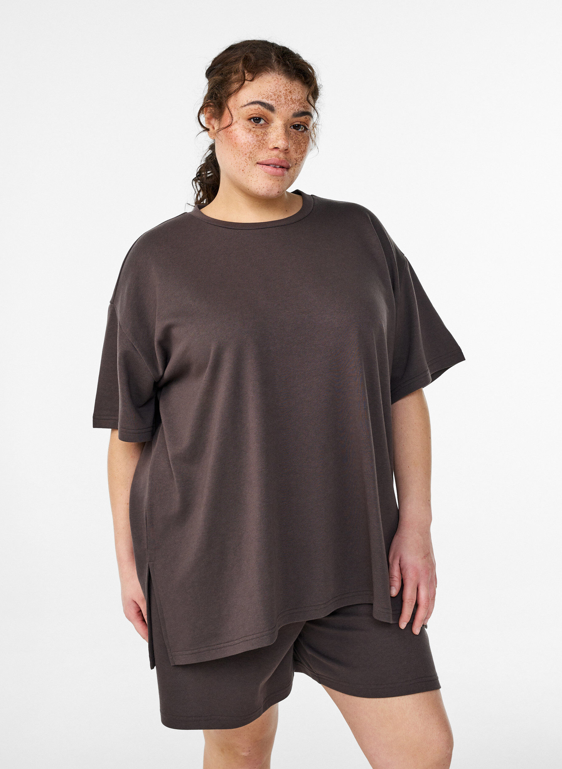 Zizzi Oversized T-Shirt aus Sweat, Braun, Model image number 0