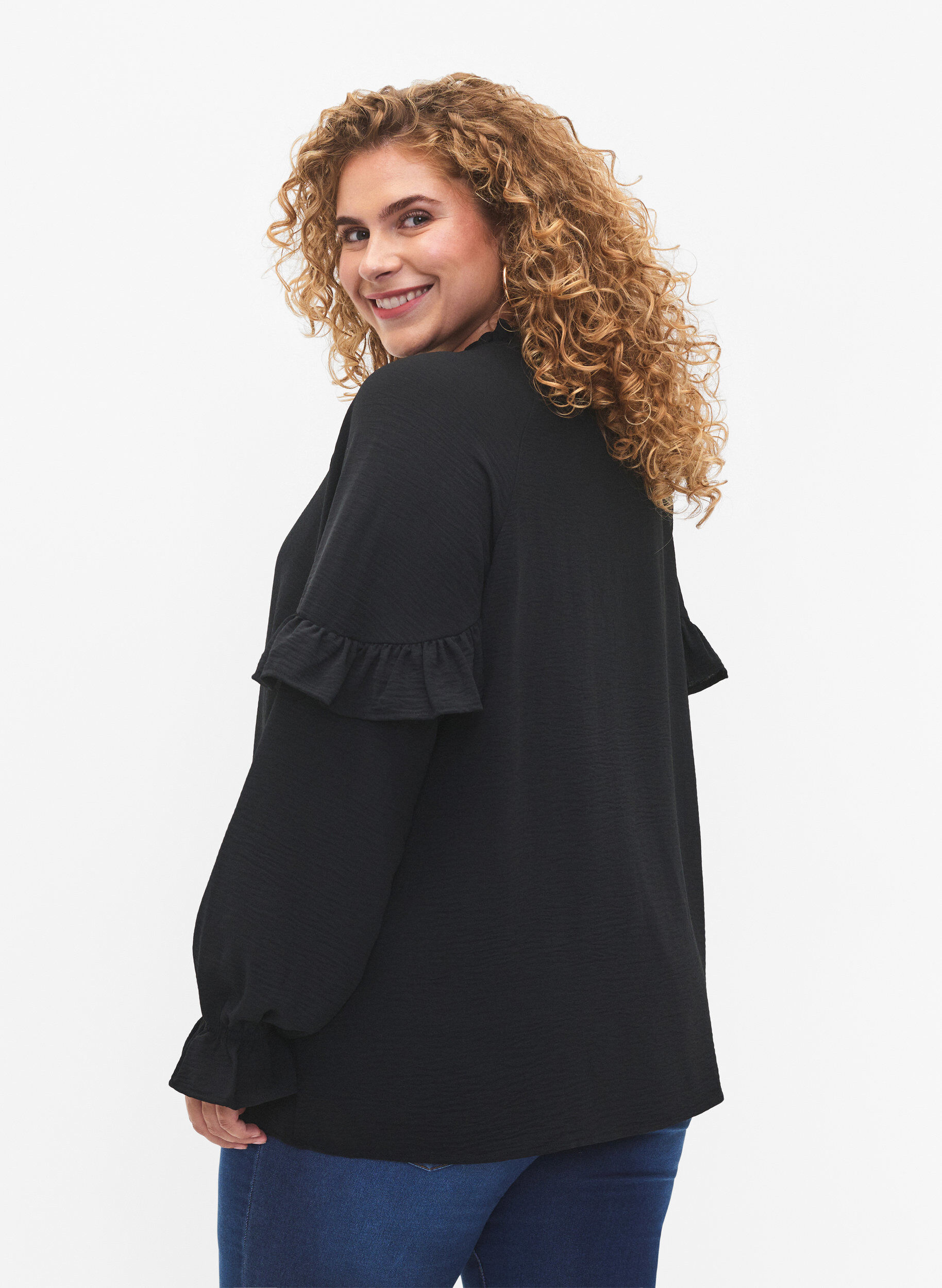 Zizzi Bluse mit R&uuml;schen und Kn&ouml;pfen, Black, Model image number 1