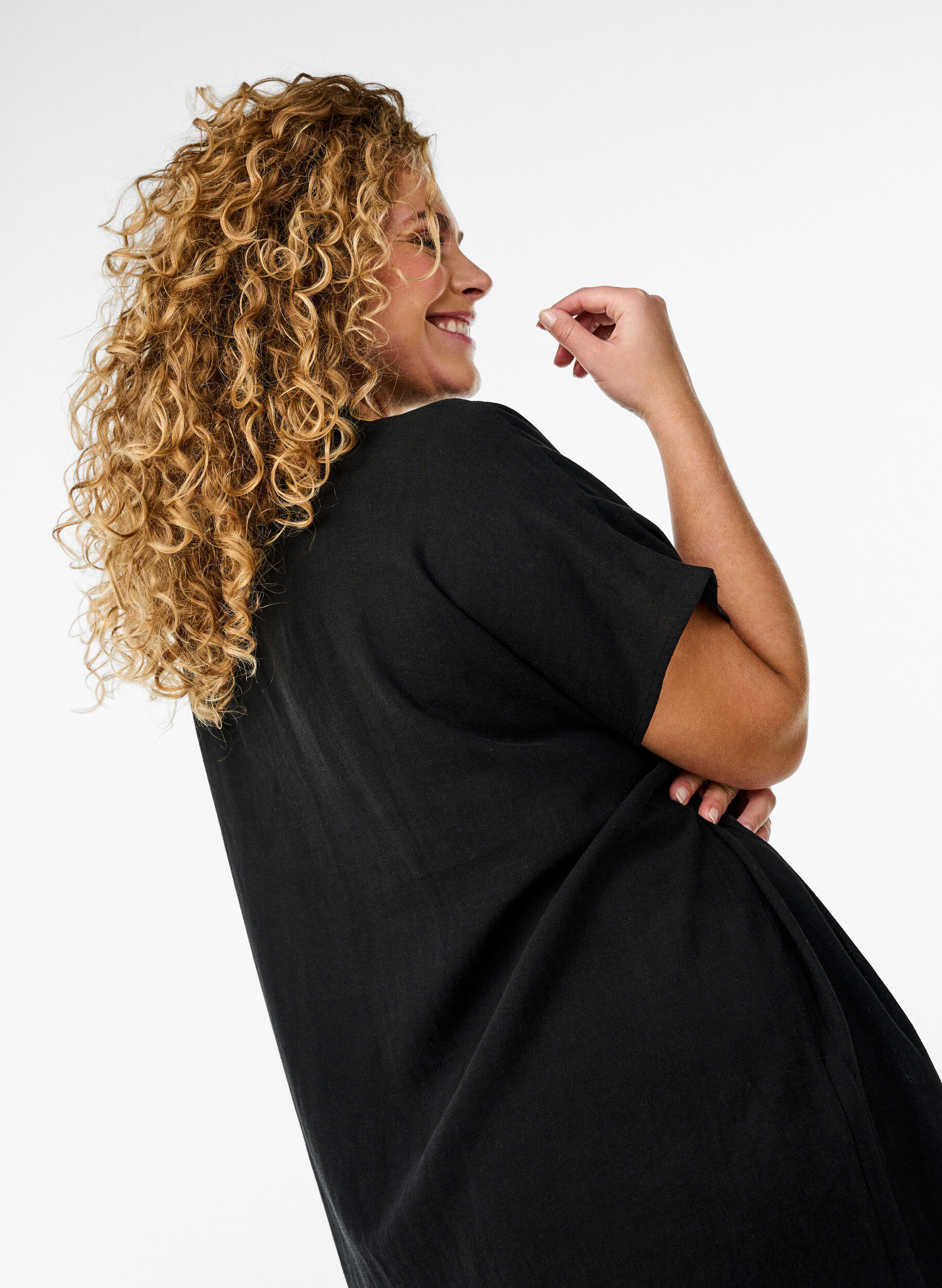 Zizzi Lange Bluse aus Viskose und Leinen, Schwarz, Model image number 2
