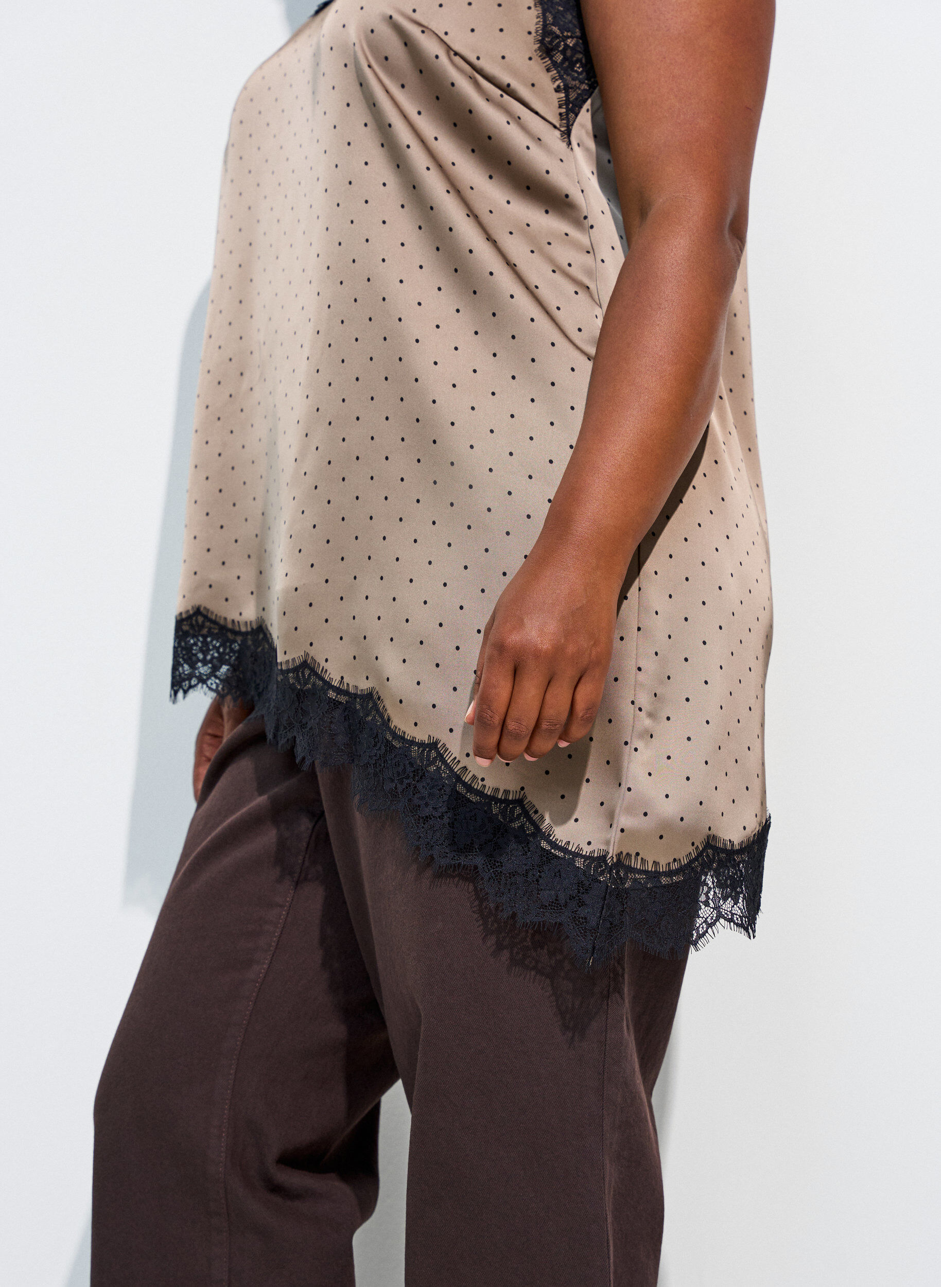 ZizziTr&auml;gertop mit Spitze und asymmetrischem Saum, Beige, Model image number 3