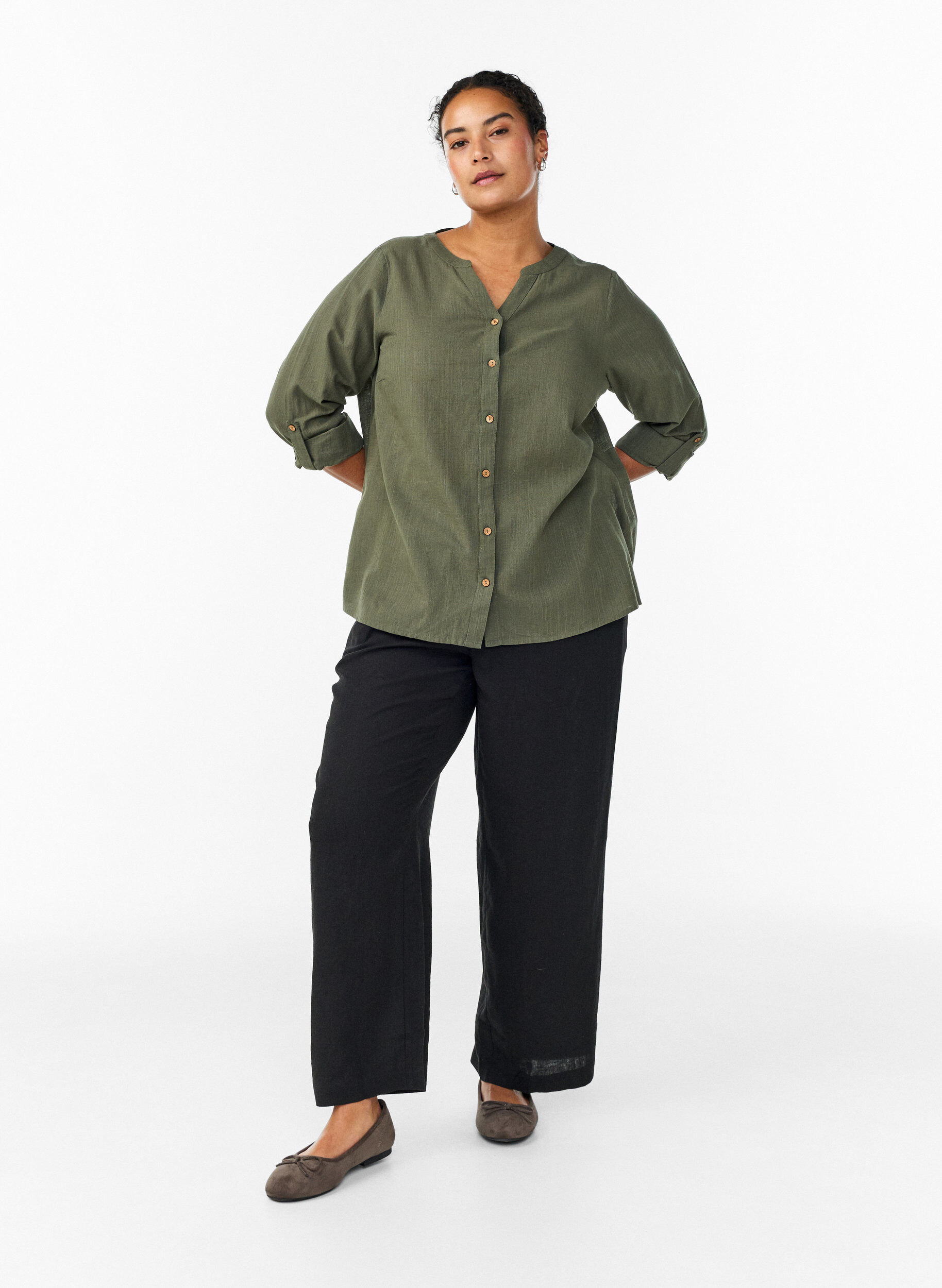 ZizziHemdbluse aus Baumwolle mit V-Ausschnitt, Gr&uuml;n, Model image number 1