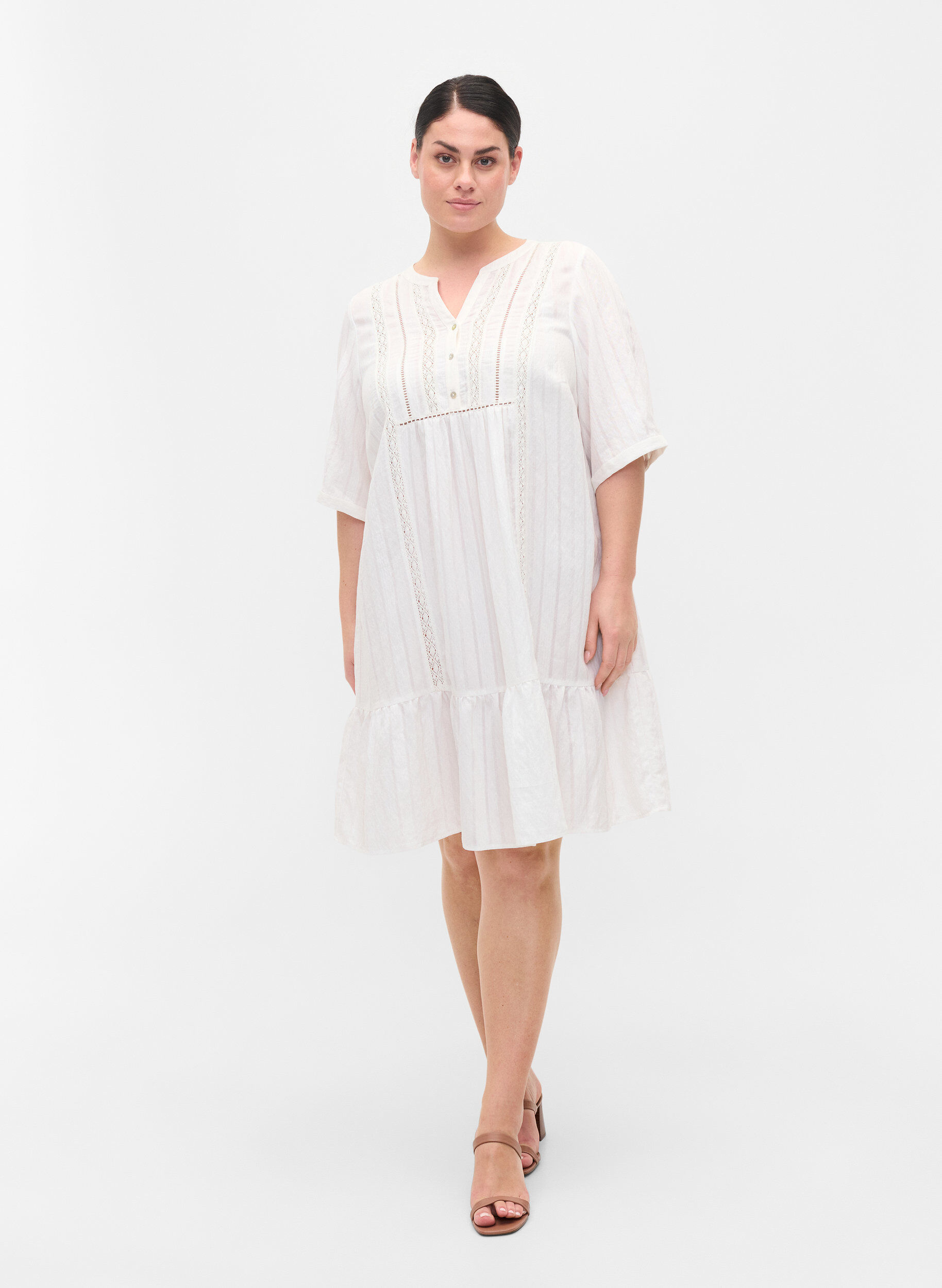 Zizzi Gestreiftes Viskose Kleid mit Spitzenb&auml;ndern, Bright White, Model image number 2