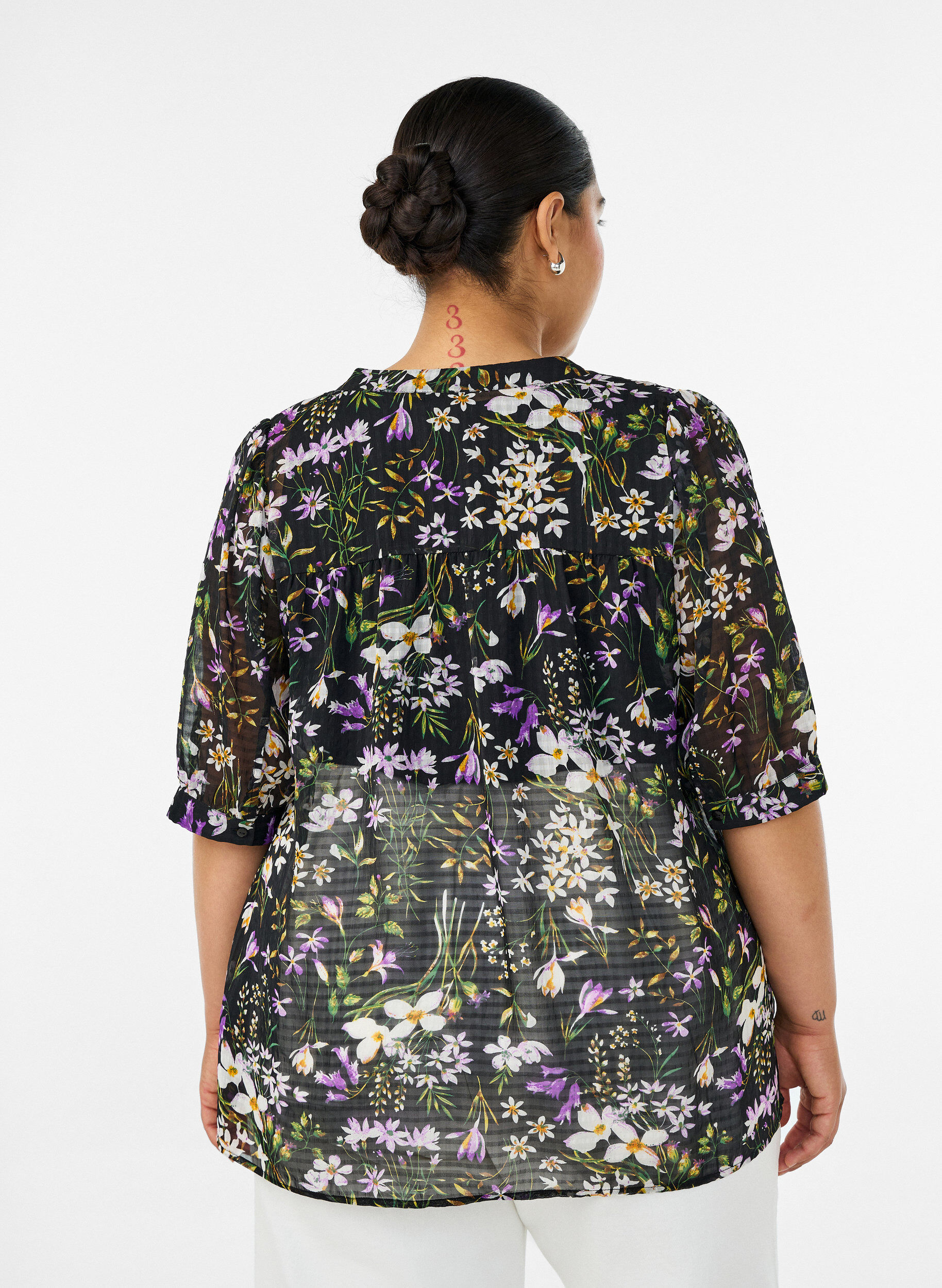 ZizziGebl&uuml;mte Bluse mit V-Ausschnitt, Schwarz, Model image number 2