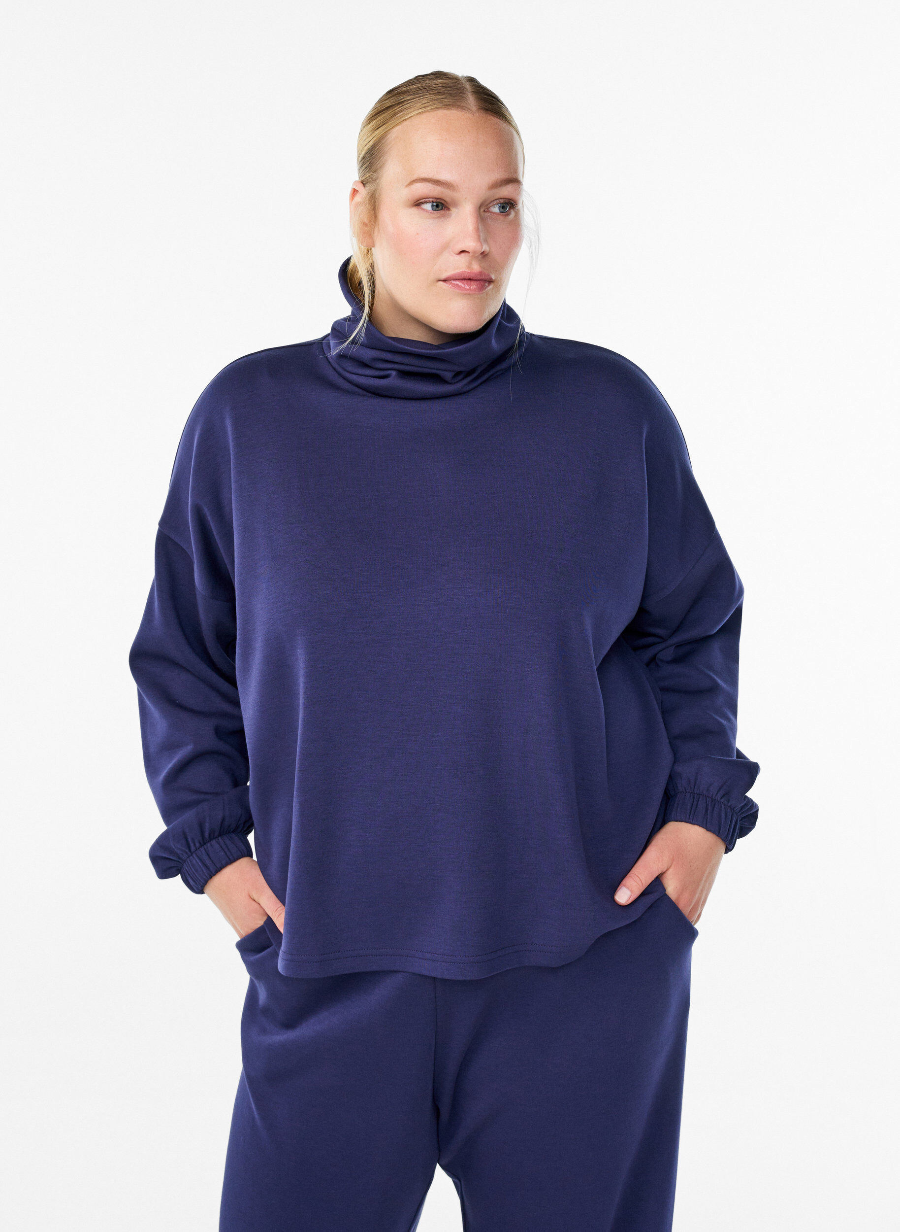 Zizzi Bluse mit Rollkragen aus Modal-Mix, Blau, Model image number 0