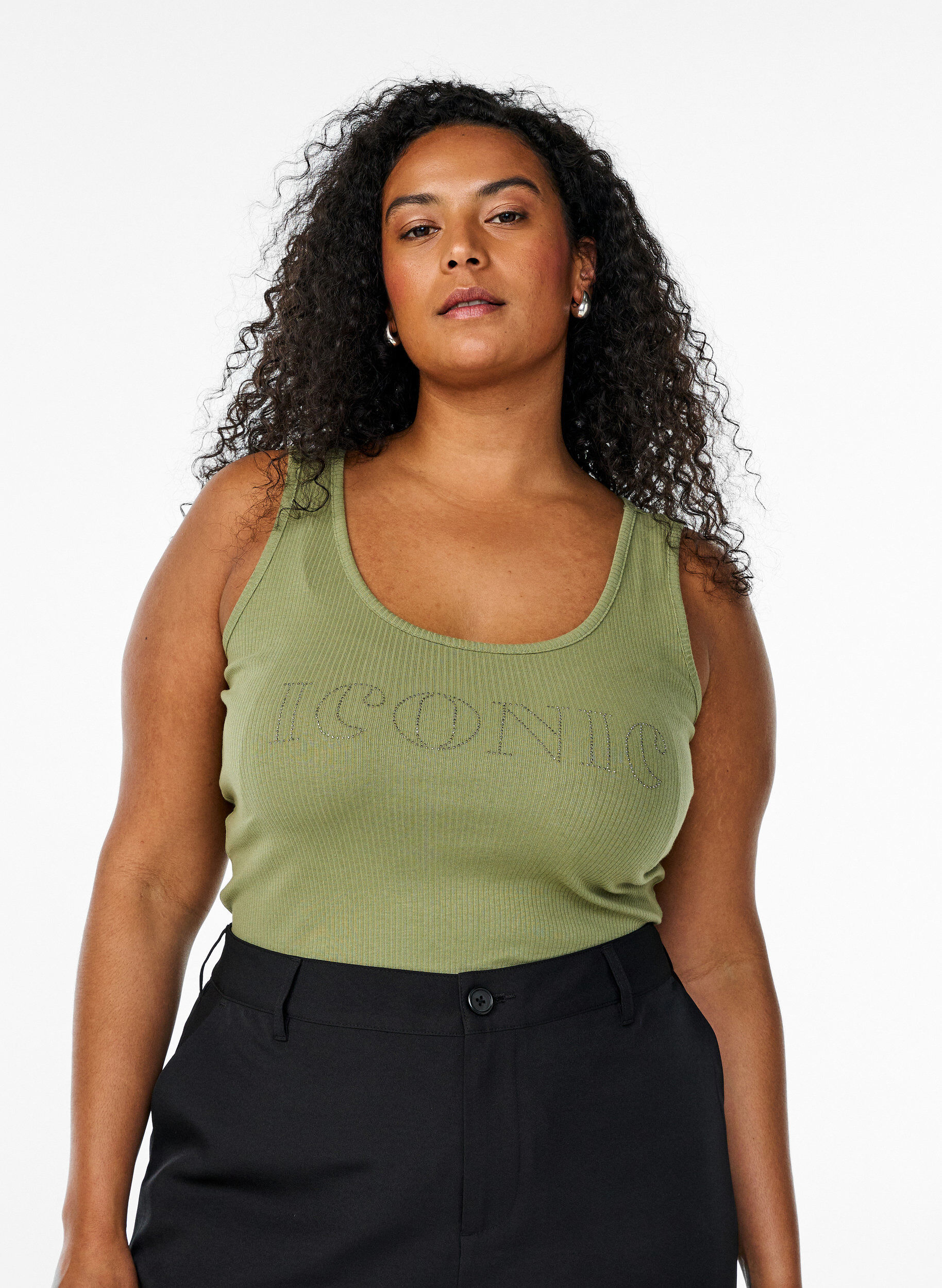 Schmal geschnittenes Tank-Top mit Strasssteinen, Gr&uuml;n, Model