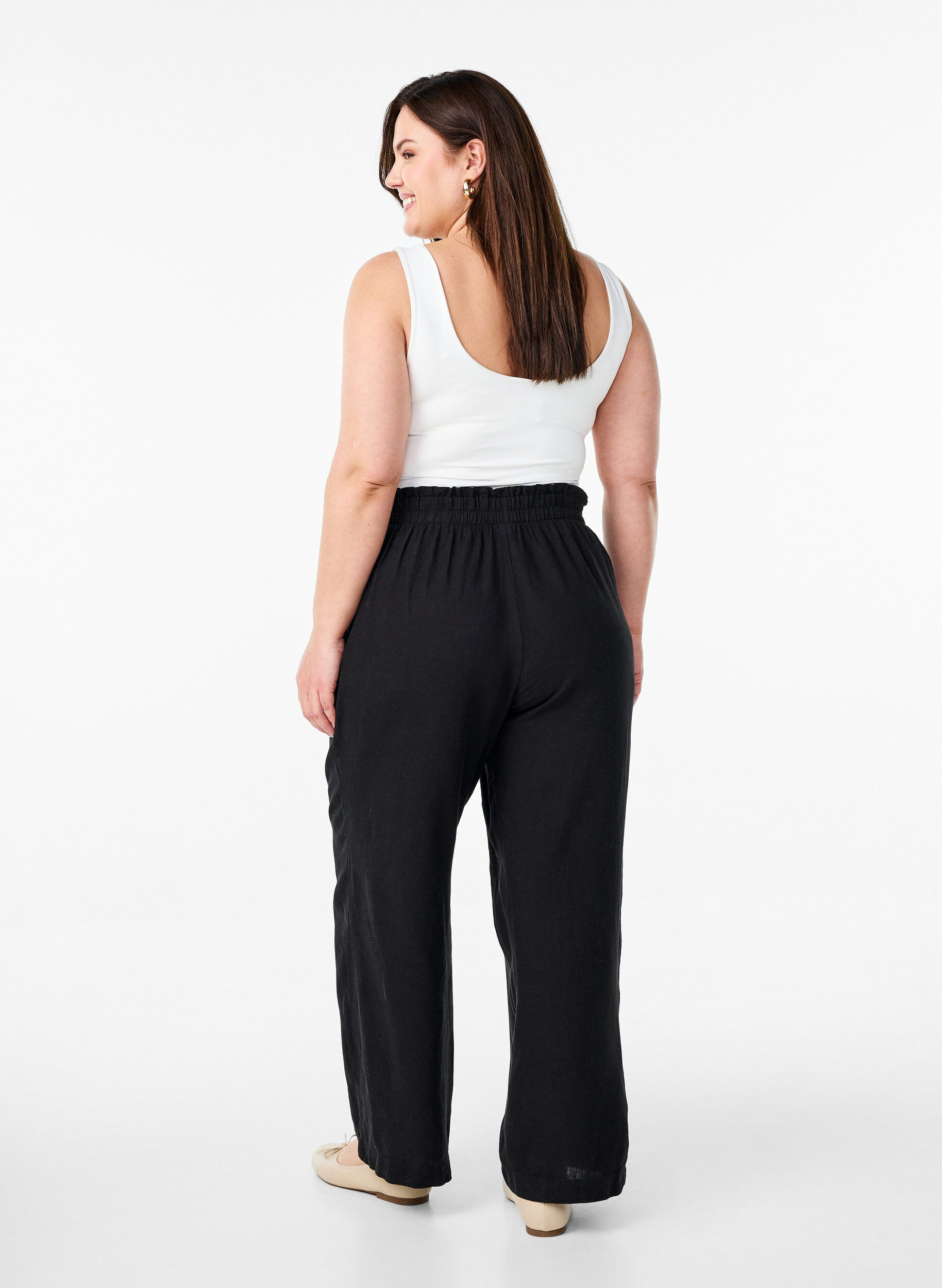 Zizzi Lockere Hose aus Leinen und Viskose, Schwarz, Model image number 1