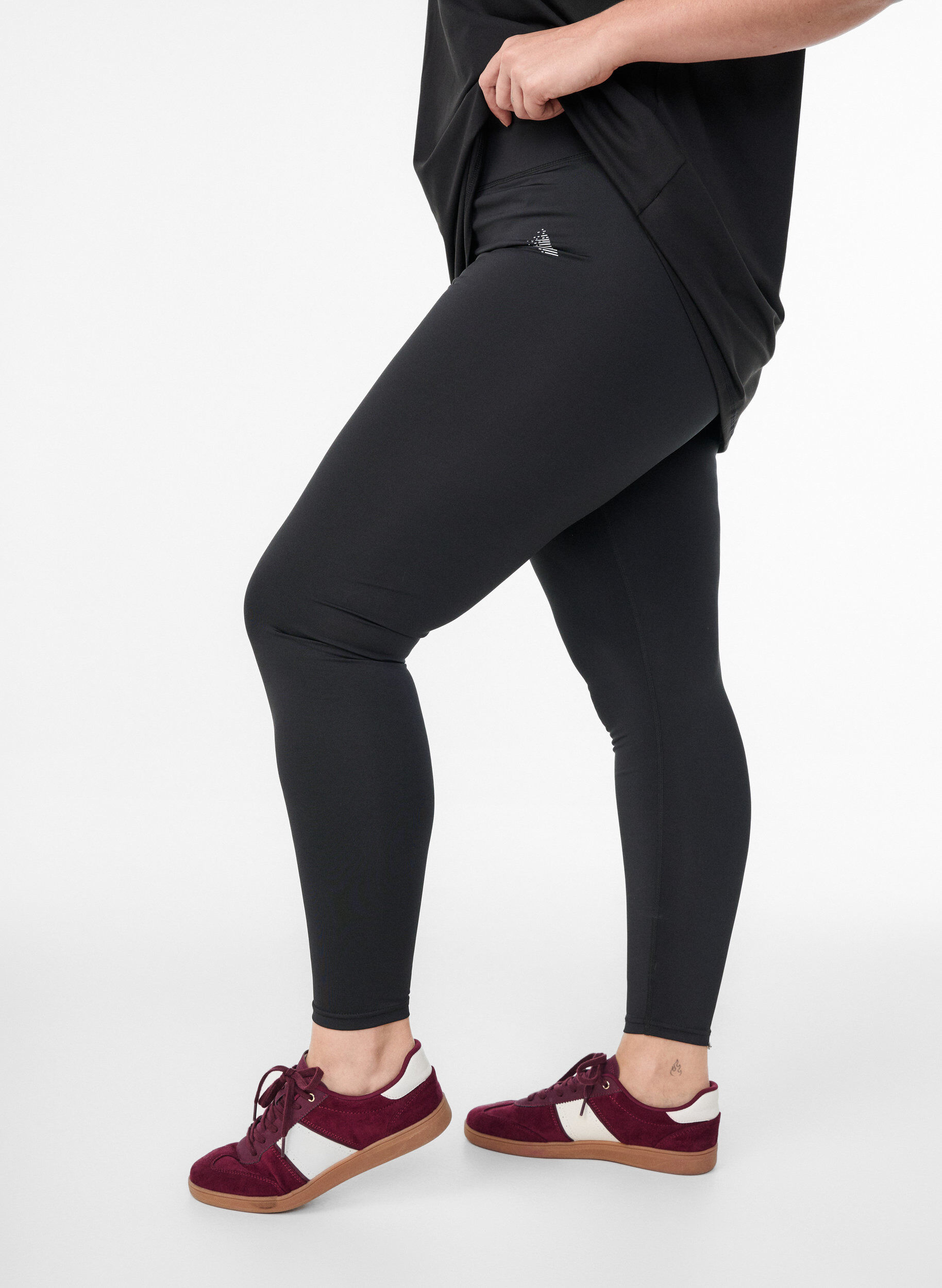 Gek&uuml;rzte Basic-Trainingsleggings, Schwarz, Model