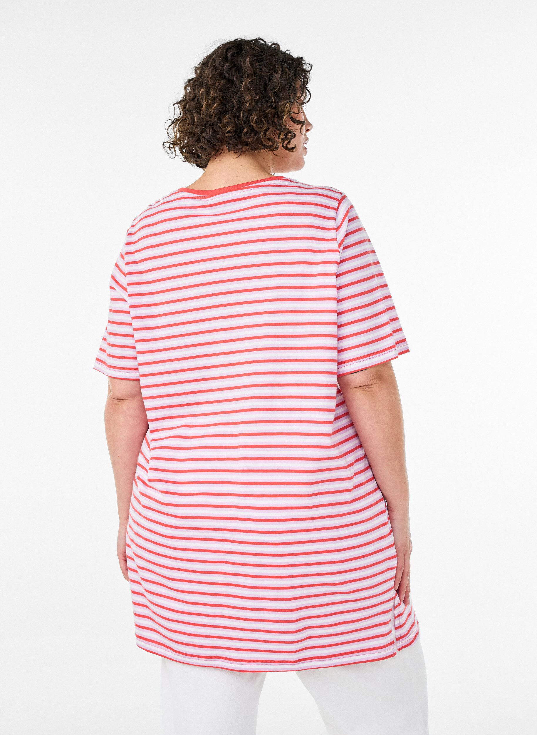 ZizziLanges oversized T-Shirt aus Bio-Baumwolle mit Streifen, Lila, Model image number 2
