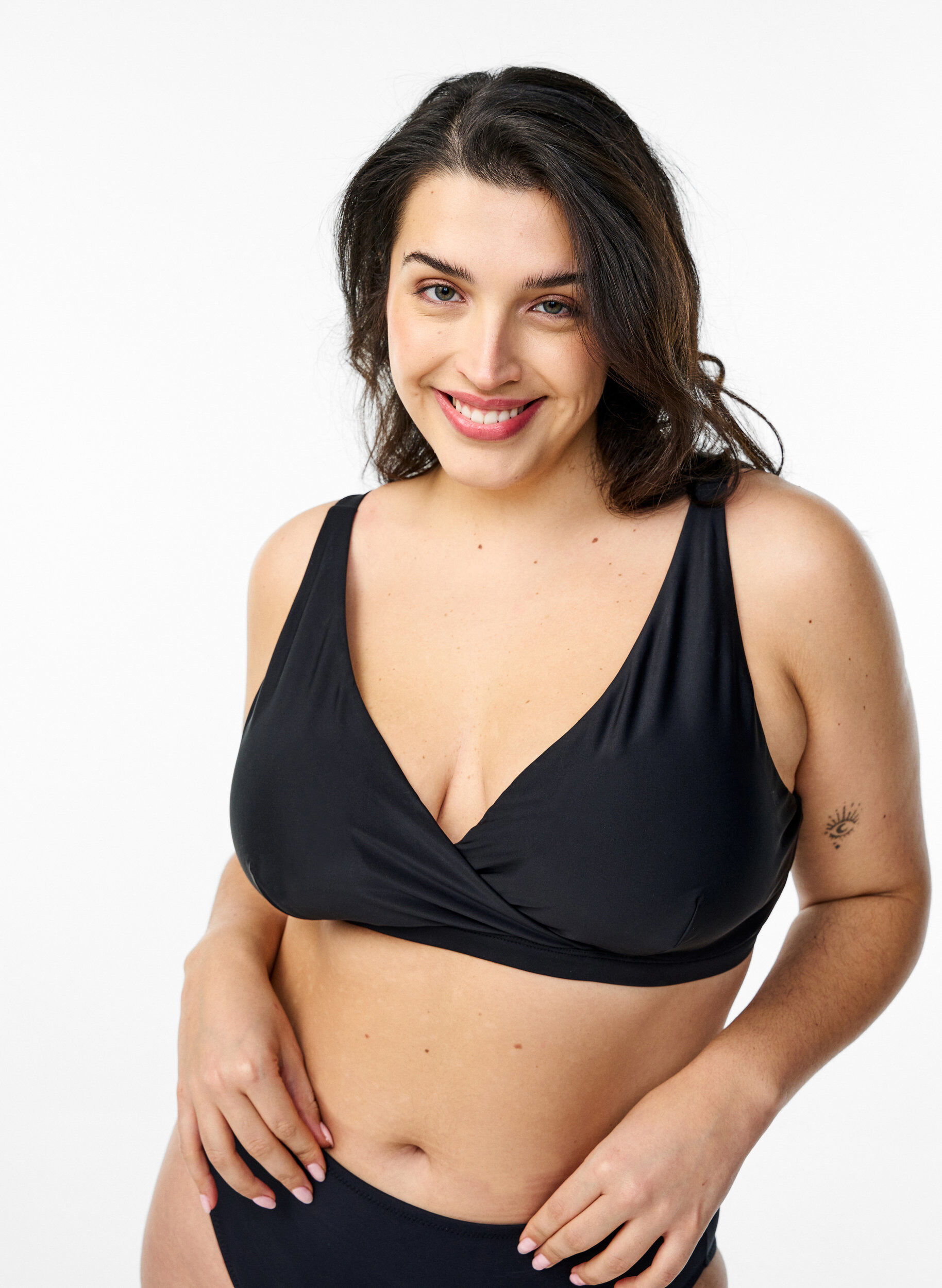 Zizzi Triangel-Bikinioberteil mit Wickeldetail, Schwarz, Model image number 0