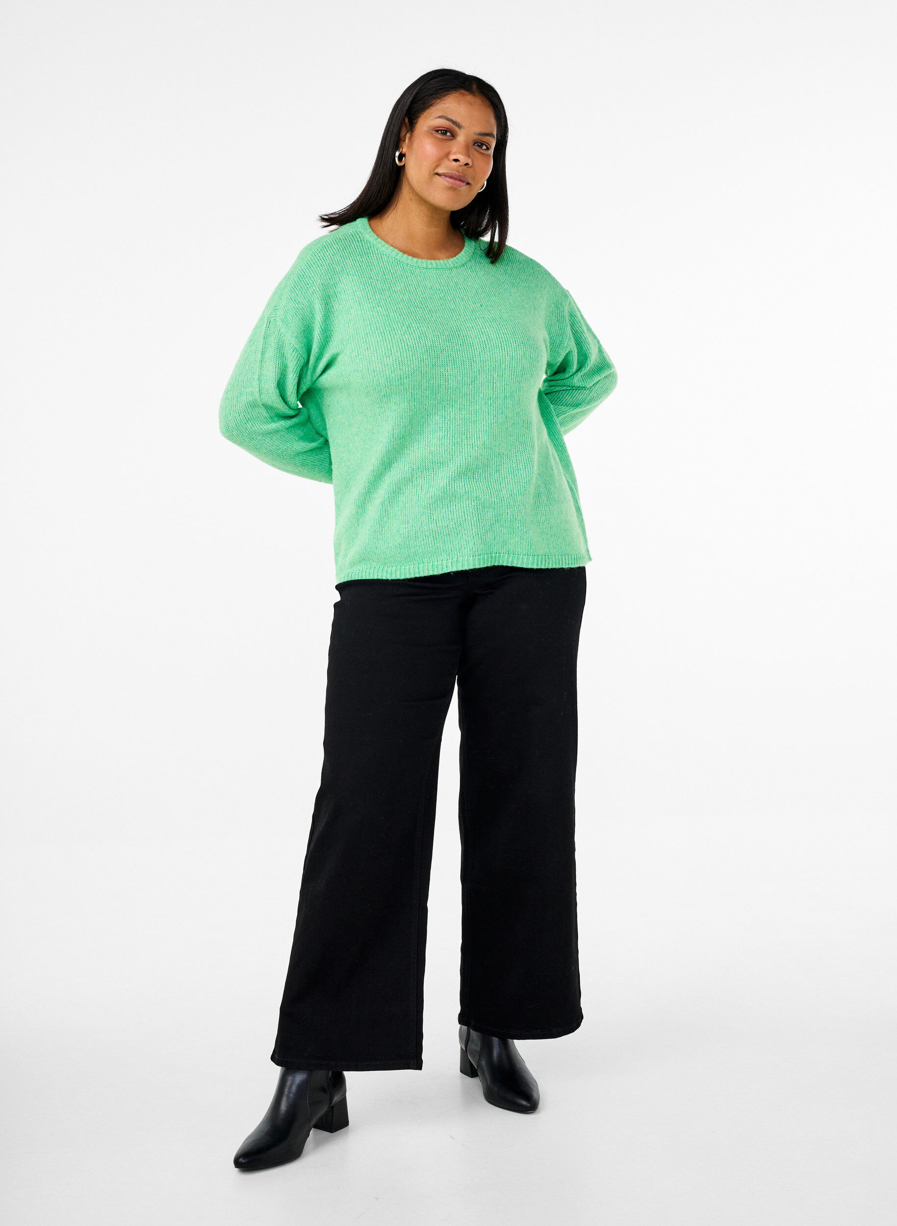 Zizzi Lang&auml;rmliger Strickpullover mit Wollanteil und Rundhalsausschnitt, Light G. Green Mel., Model image number 2