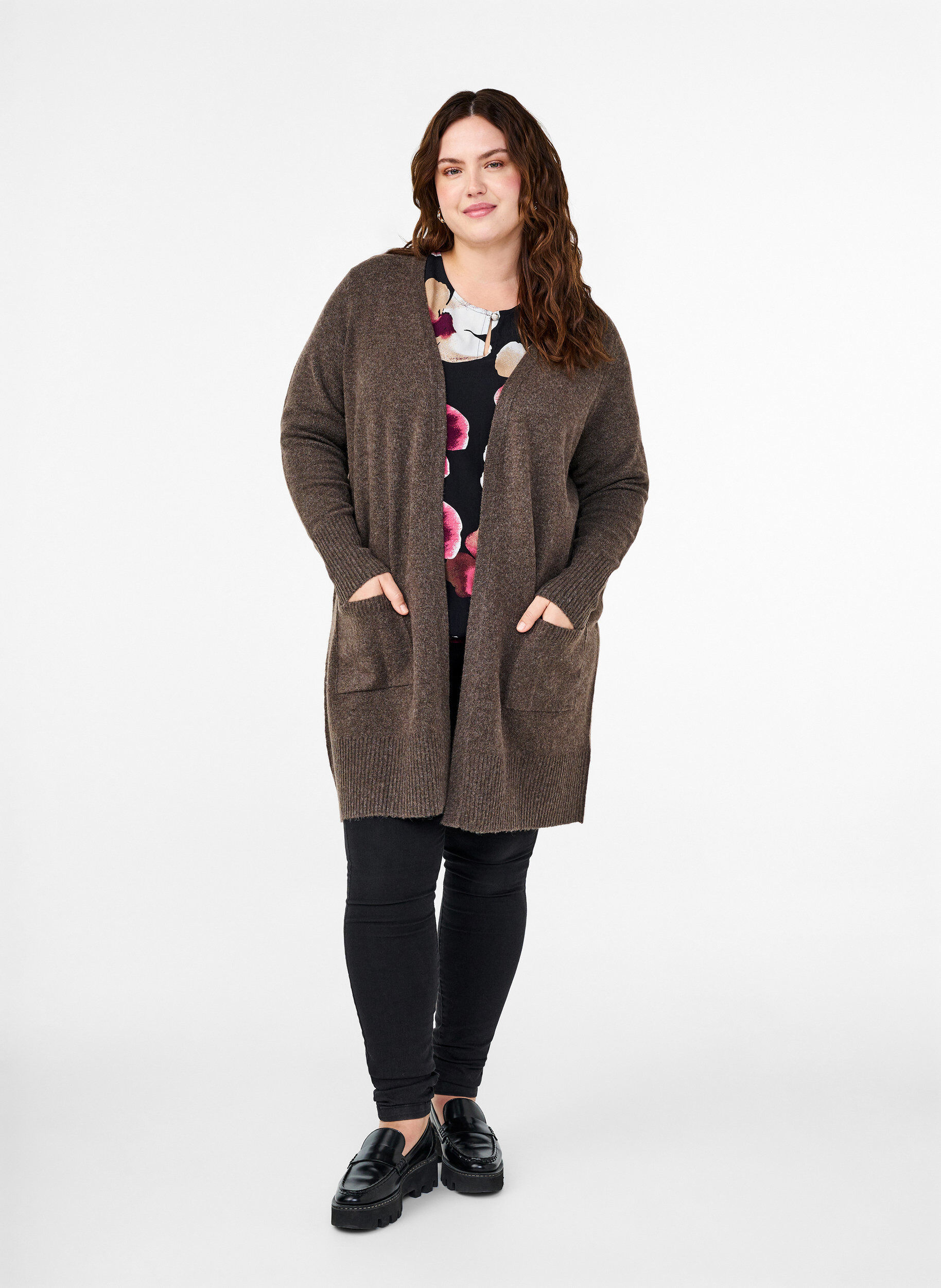 Zizzi Strickjacke mit Rippenstrick und Taschen, Braun, Model image number 1