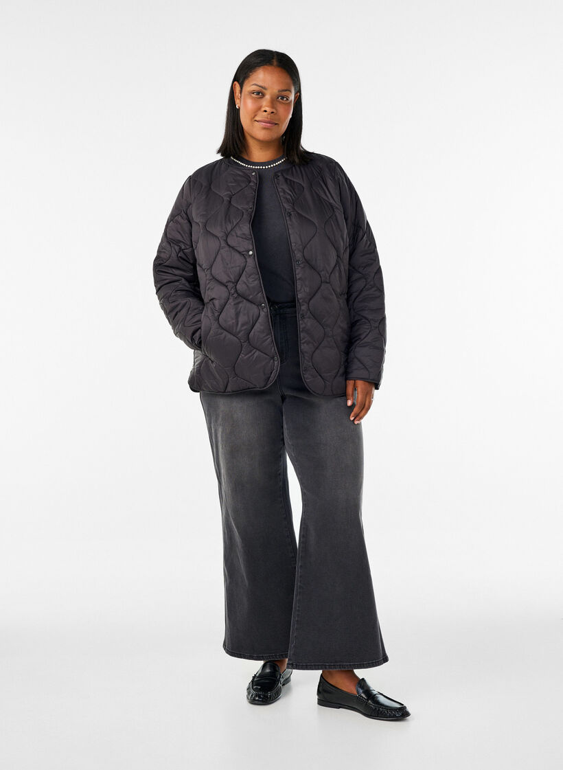 Steppjacke mit Druckkn&ouml;pfen und Rundhalsausschnitt, Schwarz, Model image number 1