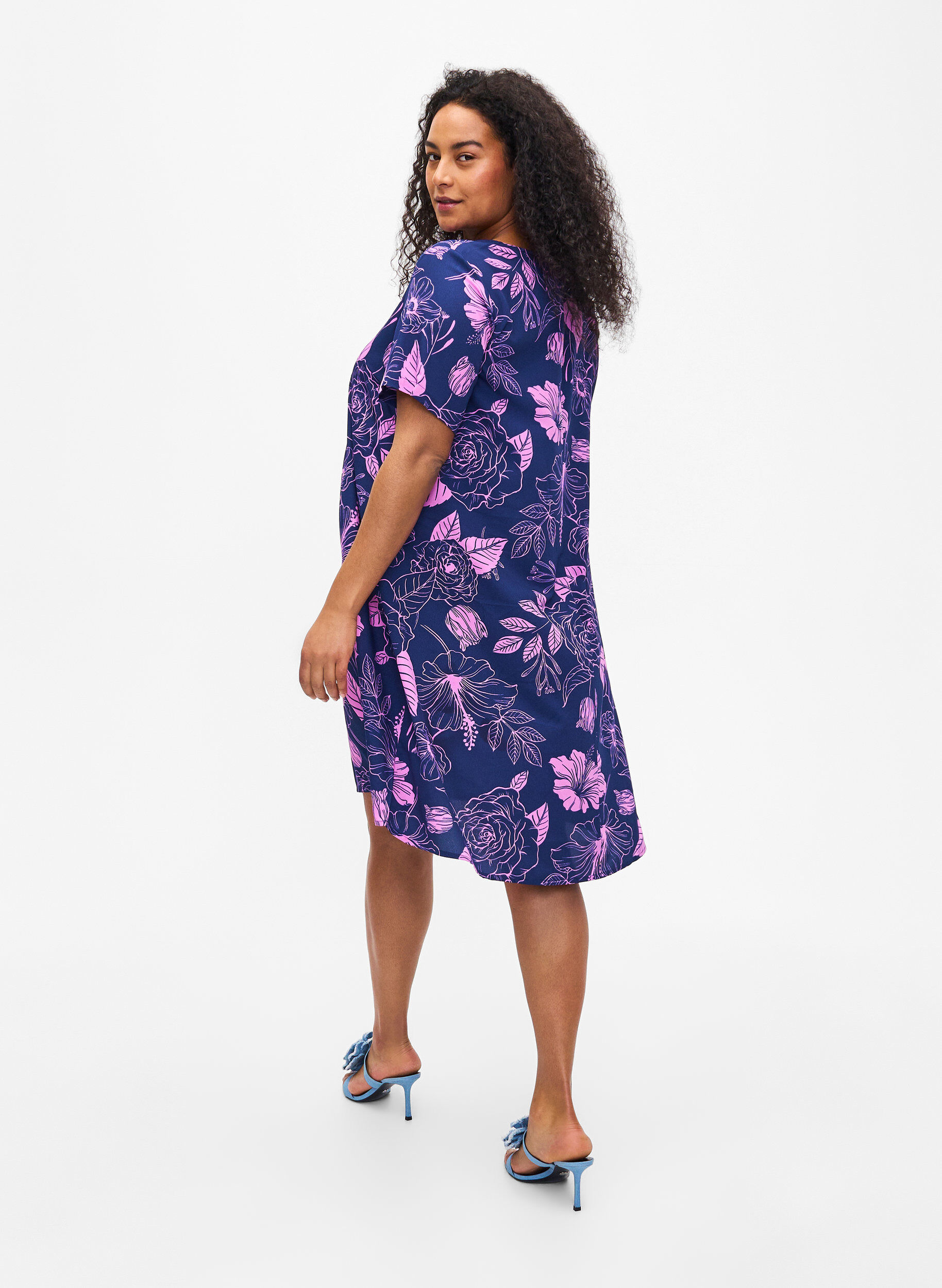 Zizzi FLASH &ndash; Kleid mit V-Ausschnitt und Blumendruck, Medieval Blue Flower, Model image number 1