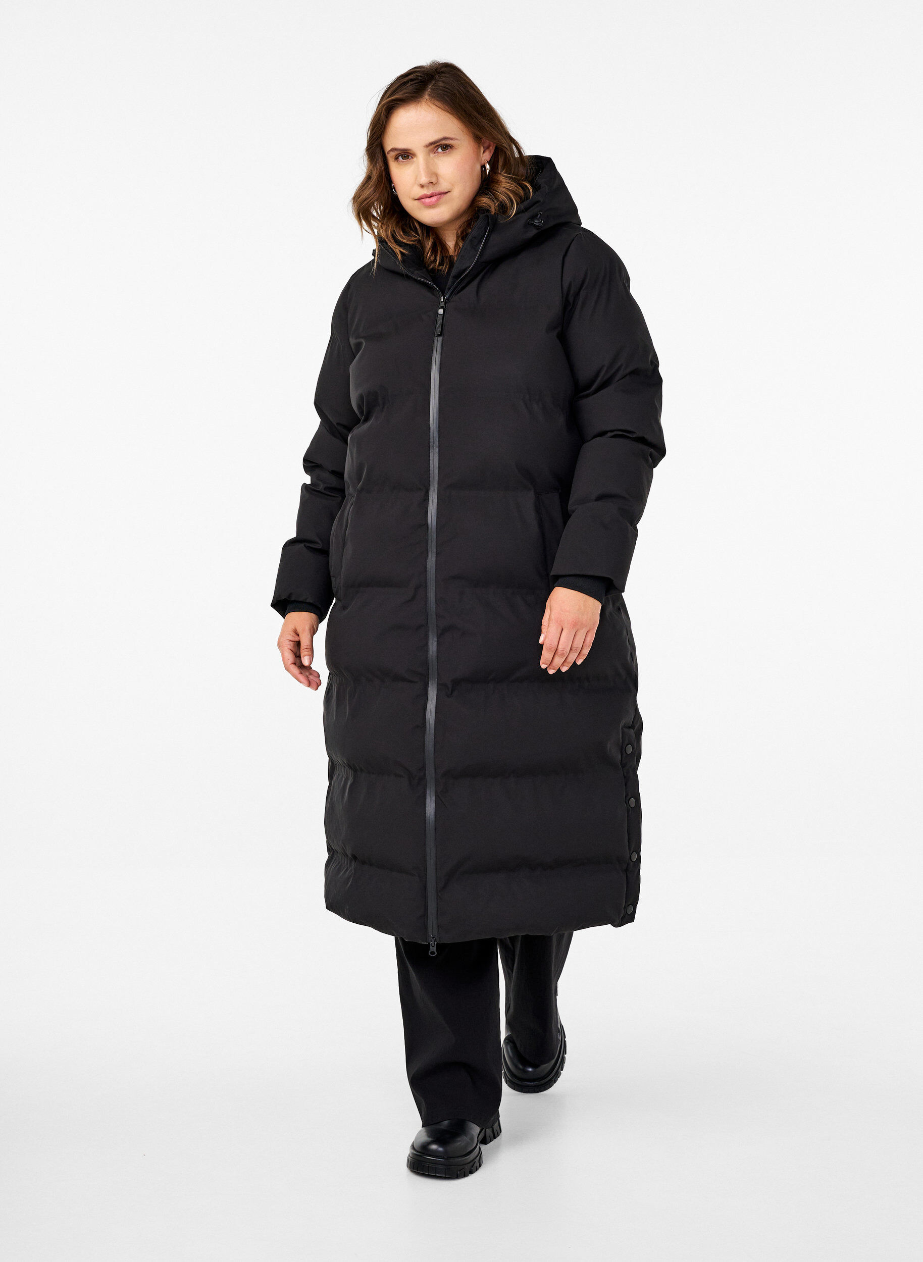 ZizziLanger Winter-Steppmantel mit Kapuze, Schwarz, Model image number 0