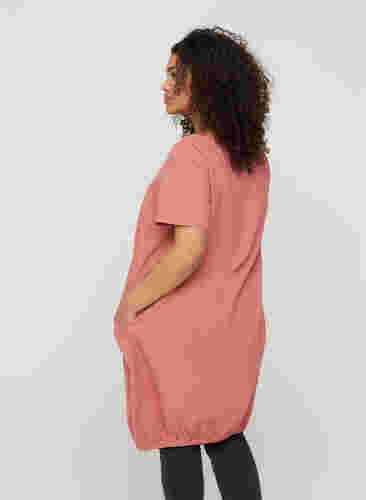 Kurzarm Kleid aus Baumwolle, Canyon rose, Model image number 1