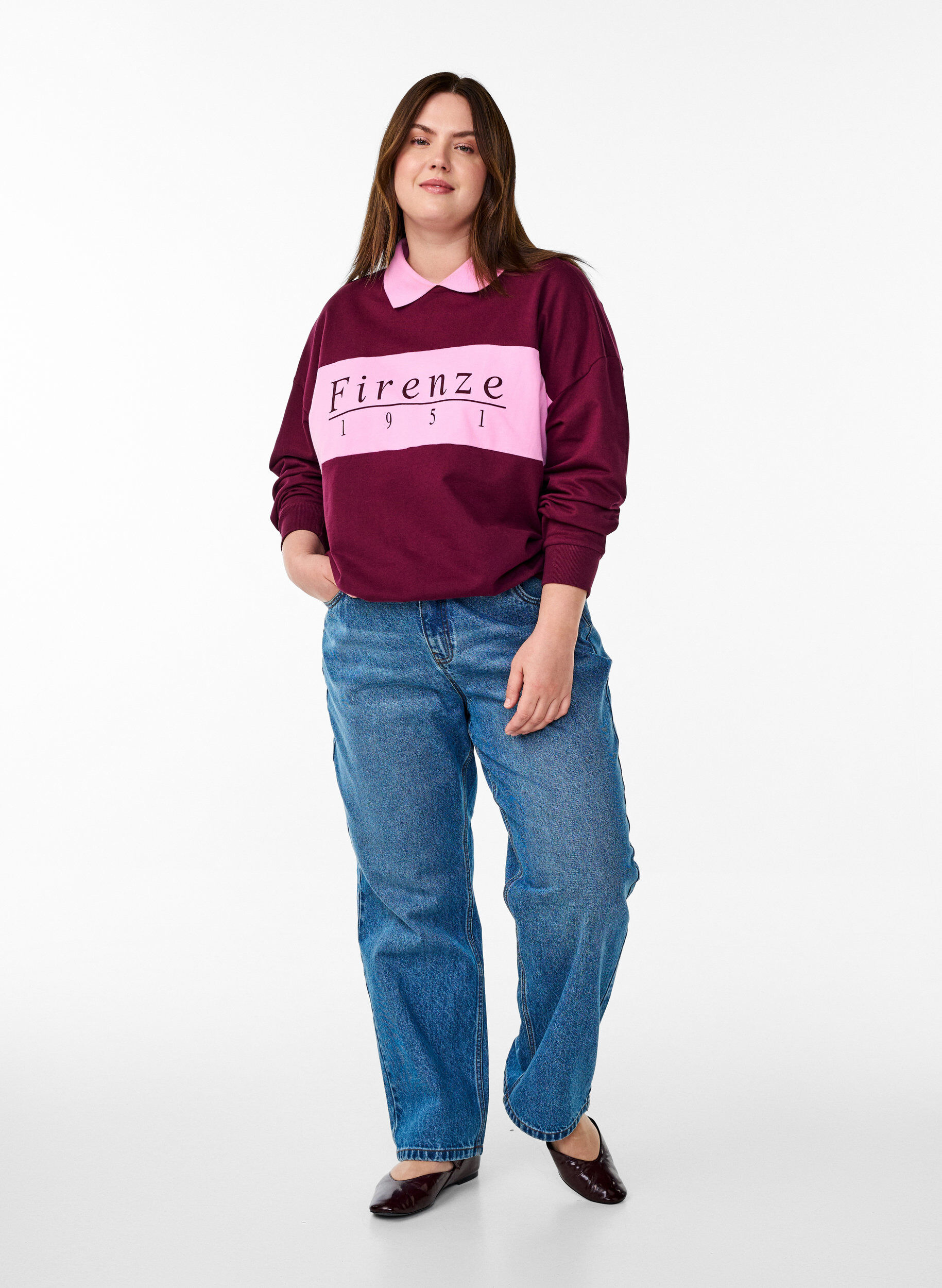 Zizzi Sweatshirt aus Bio-Baumwolle mit Kragen und Kontrastprint, Dunkles Bordeaux, Model image number 1