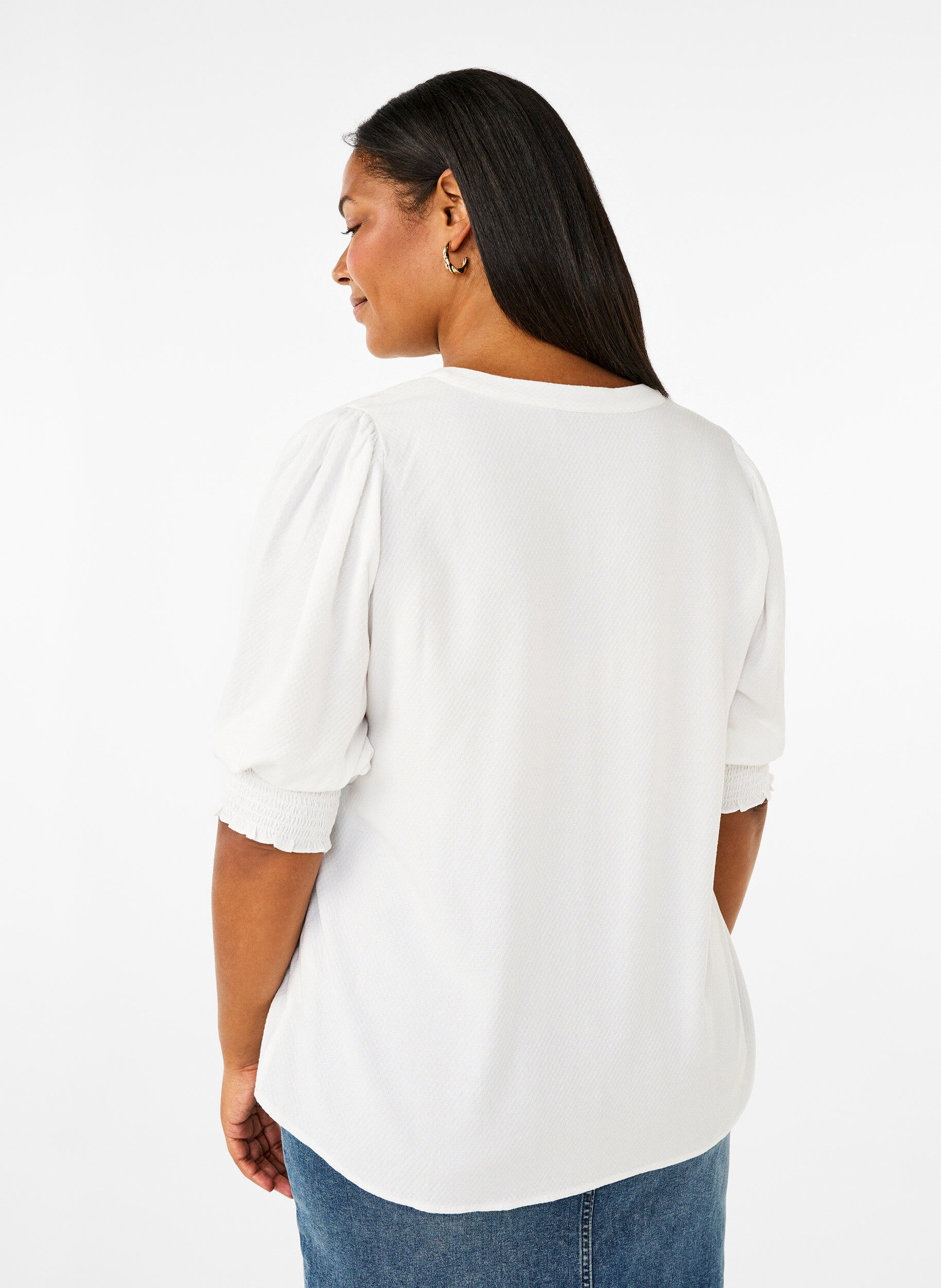 Zizzi  Viskosebluse mit Smok- und R&uuml;schendetail, Bright White, Model image number 1