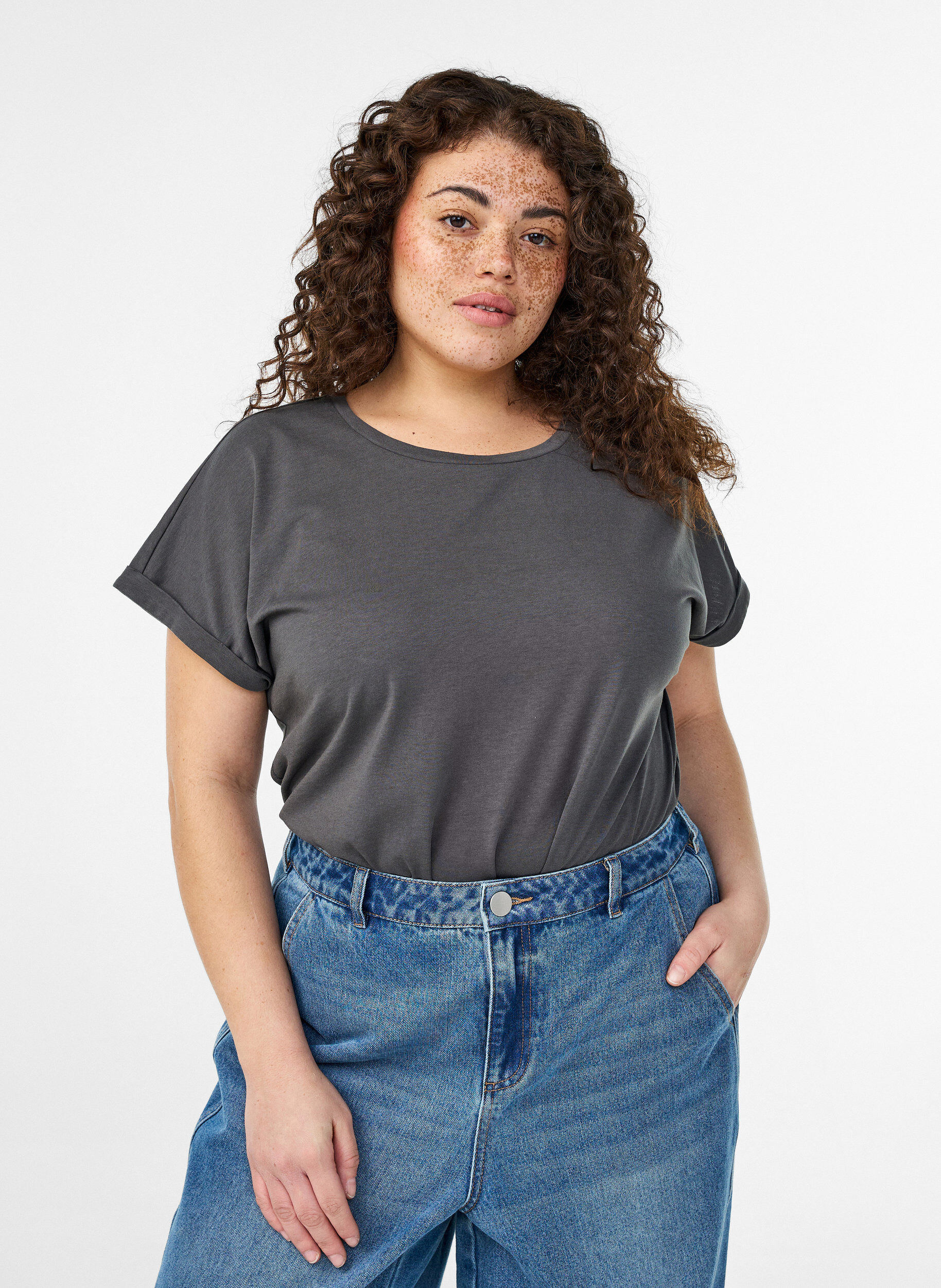 Kurz&auml;rmeliges T-Shirt aus Baumwollmischgewebe, Grau, Model