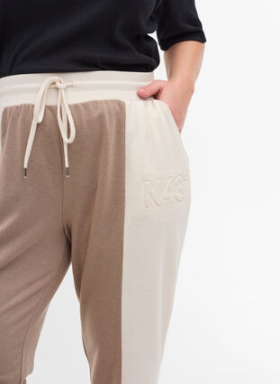 Sweatpants mit Colour-Block, Timber Wolf/Birch, Model image number 2