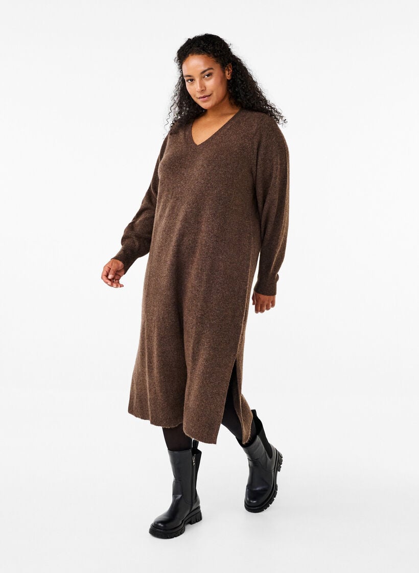 Lang&auml;rmliges Strickkleid mit V-Ausschnitt, Braun, Model image number 0