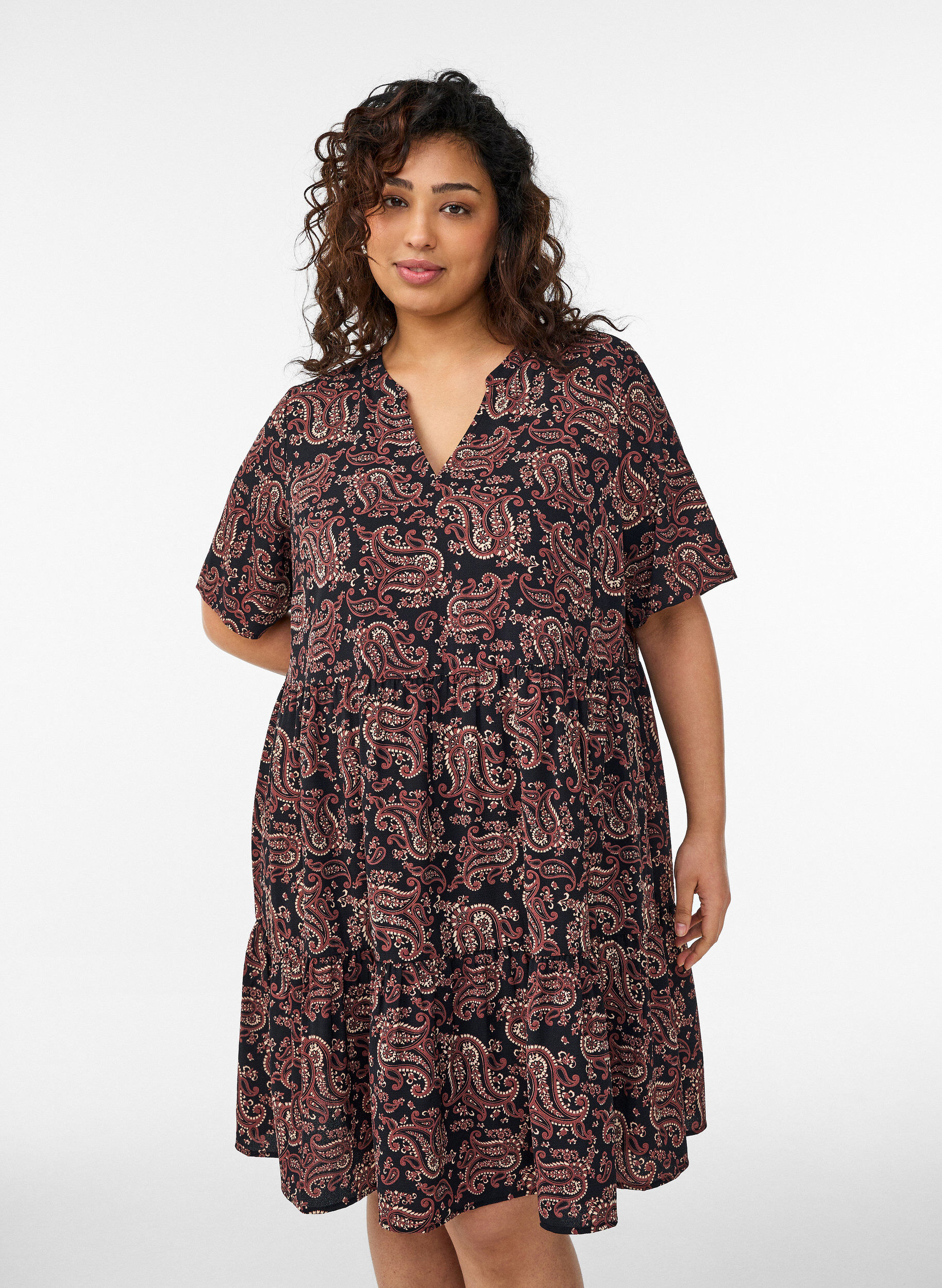 Zizzi Kurzarmkleid mit A-Linie und Teilungsn&auml;hten, Schwarz, Model image number 0