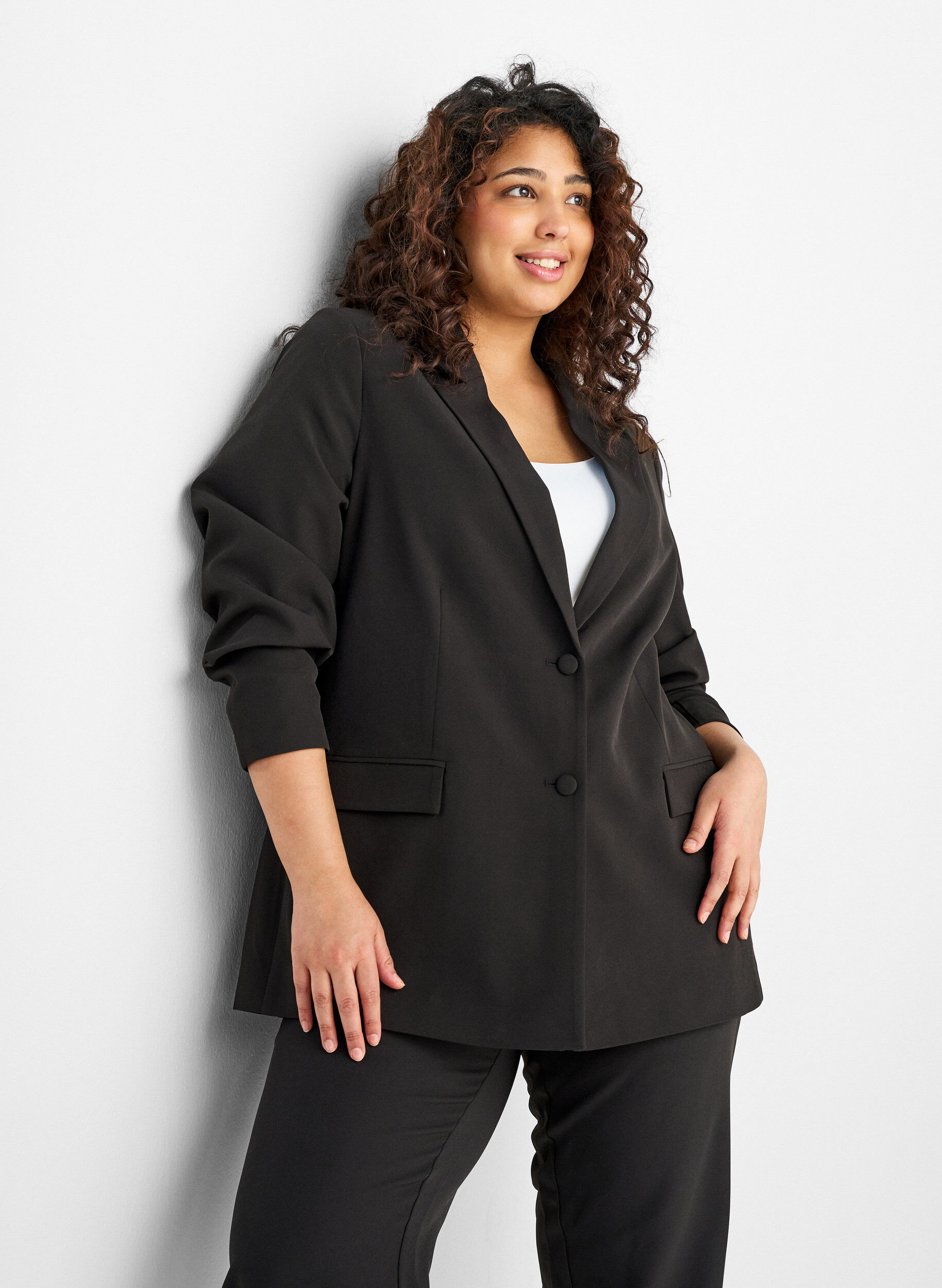 Zizzi Klassischer Blazer mit Knopfverschluss, Schwarz, Model image number 3