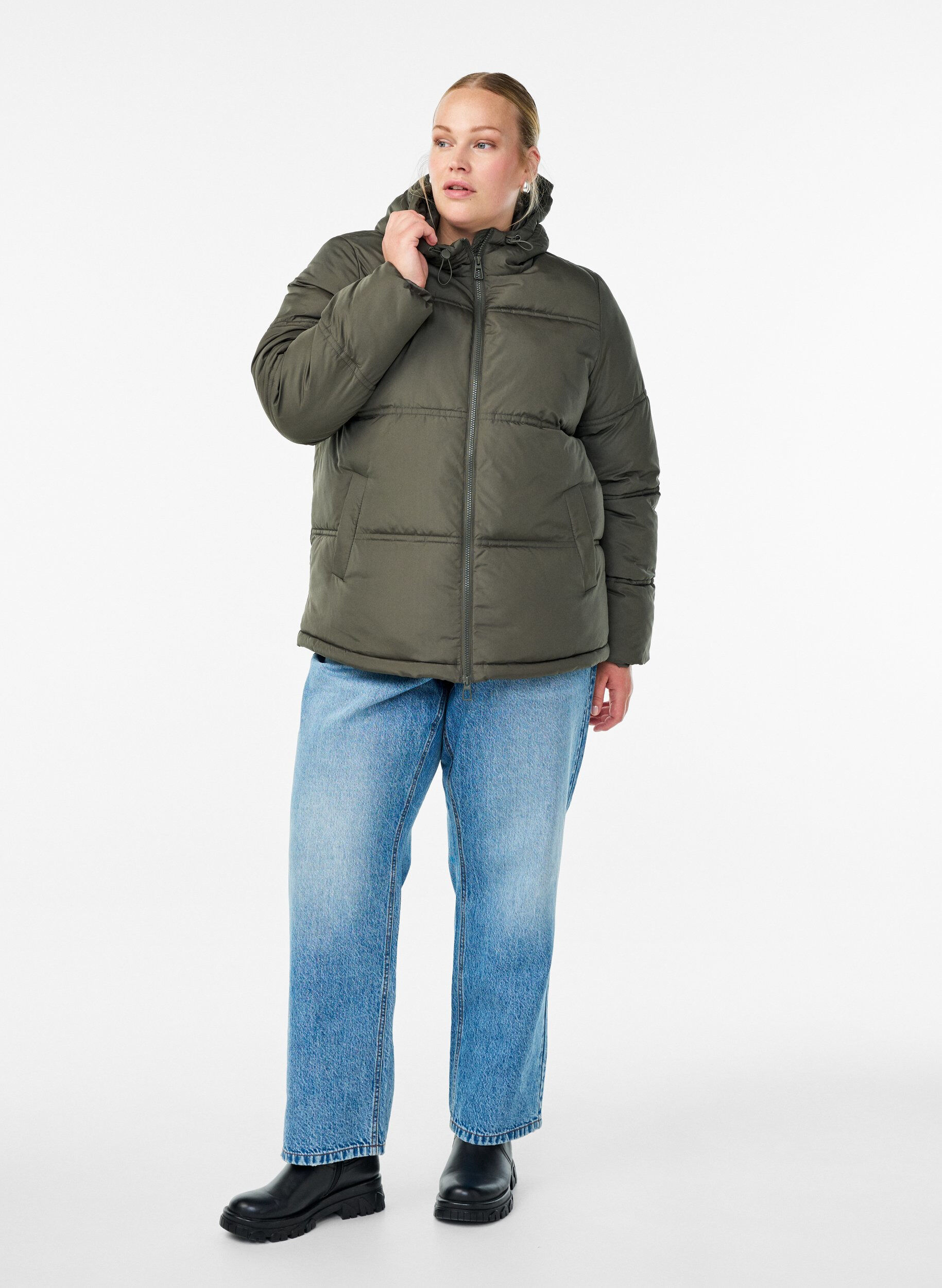 Zizzi Kurze Steppjacke mit Kapuze und Zwei-Wege-Rei&szlig;verschluss, Grau, Model image number 1