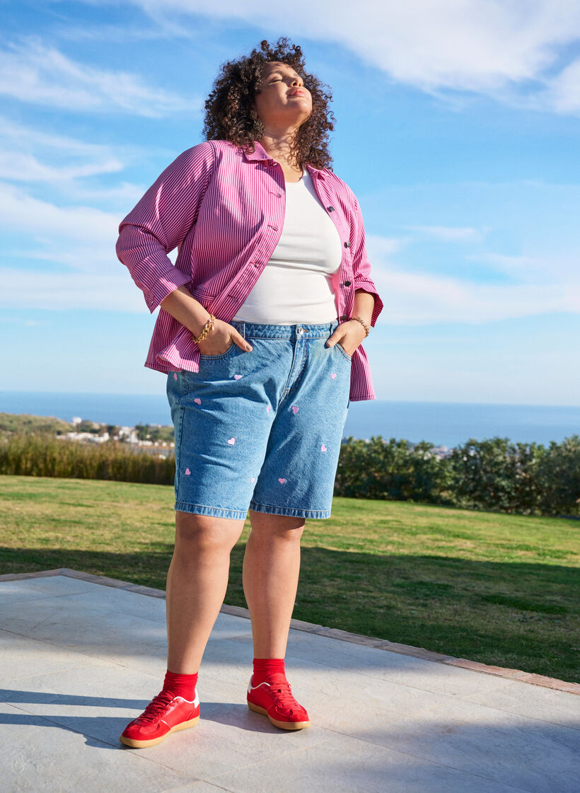 Denim-Shorts mit hoher Taille und mit Herzen bestickt, Blau, Image image number 0