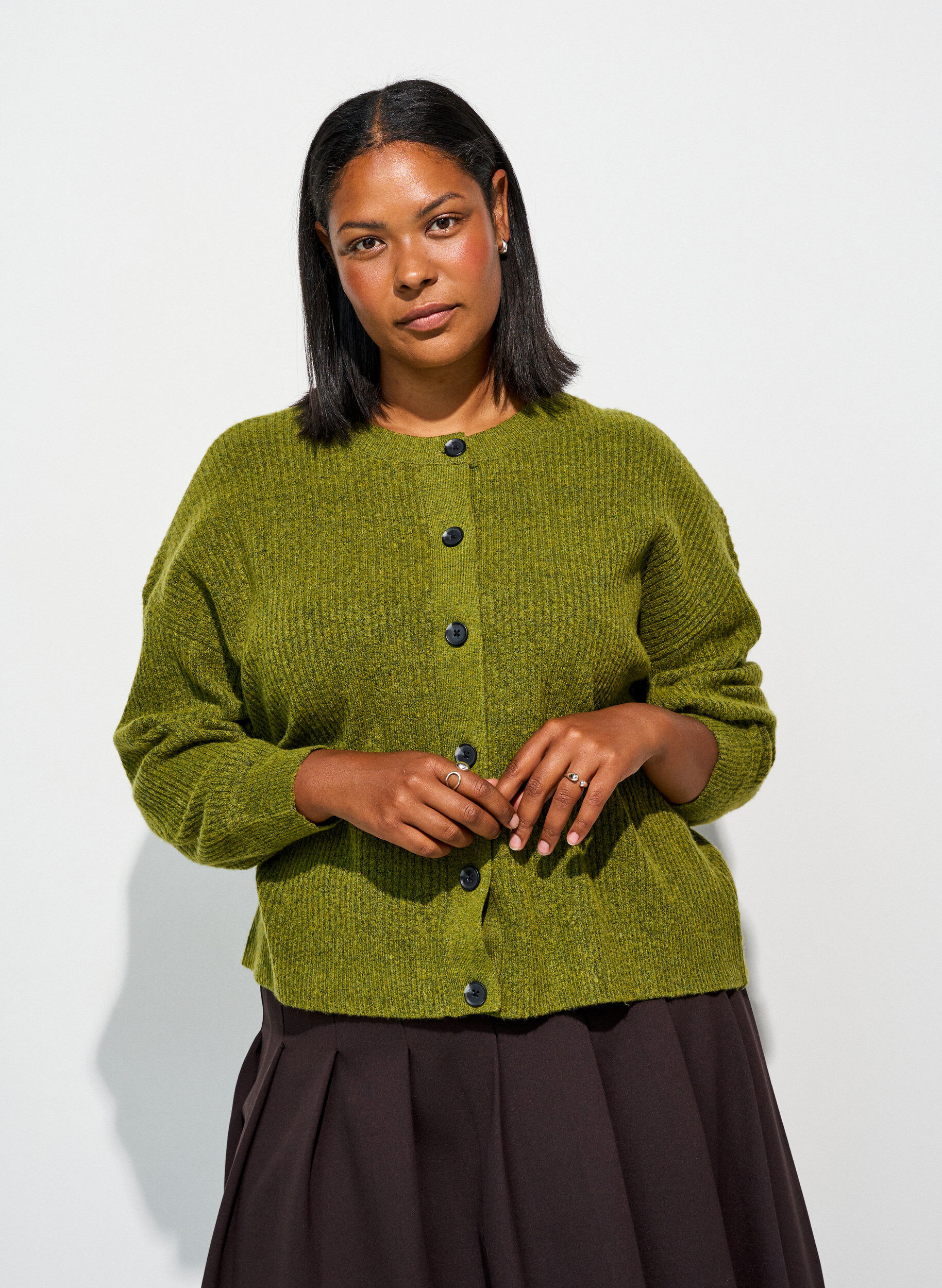 Rippenstrick Strickjacke mit Kn&ouml;pfen, Gr&uuml;n, Model