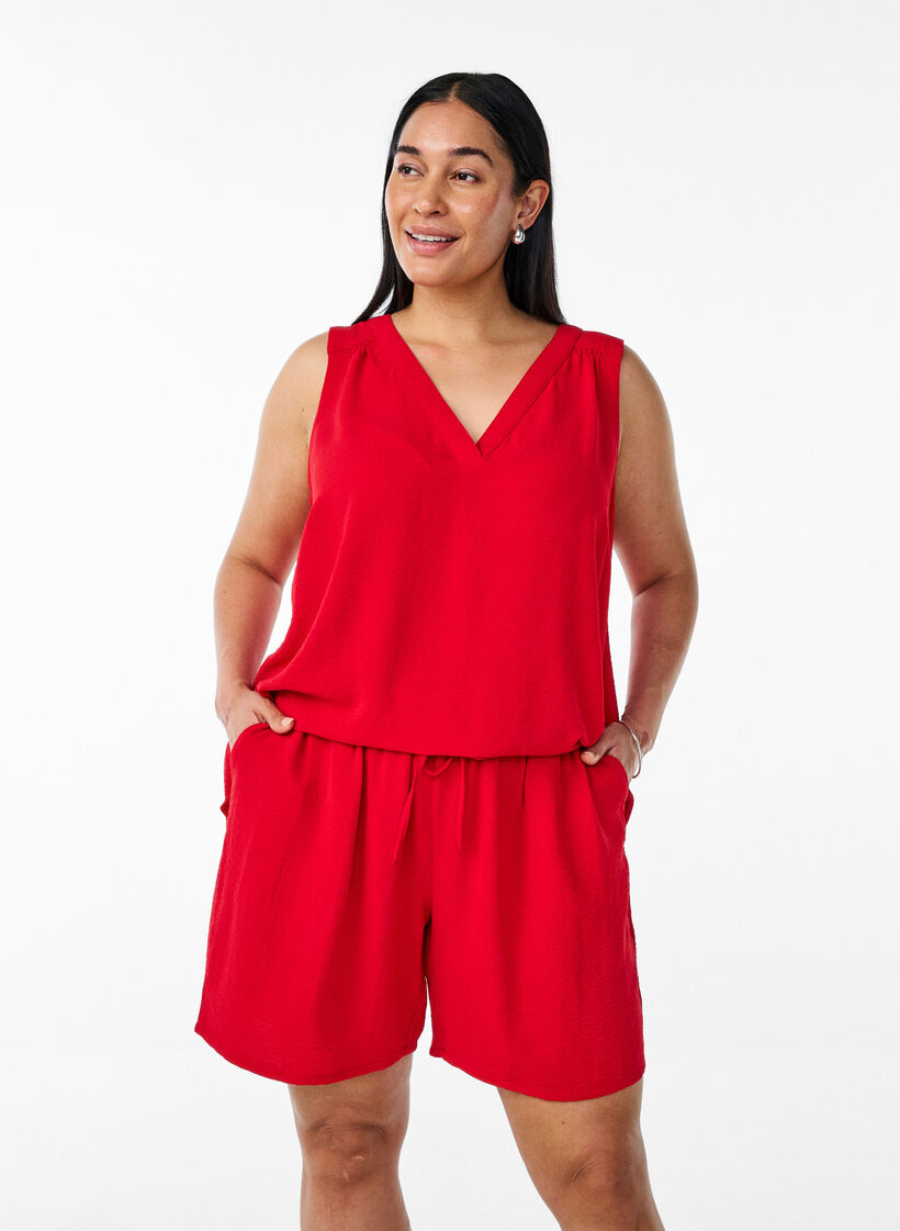 Kurze Hose mit Taschen und elastischem Bund., Rot, Model image number 0