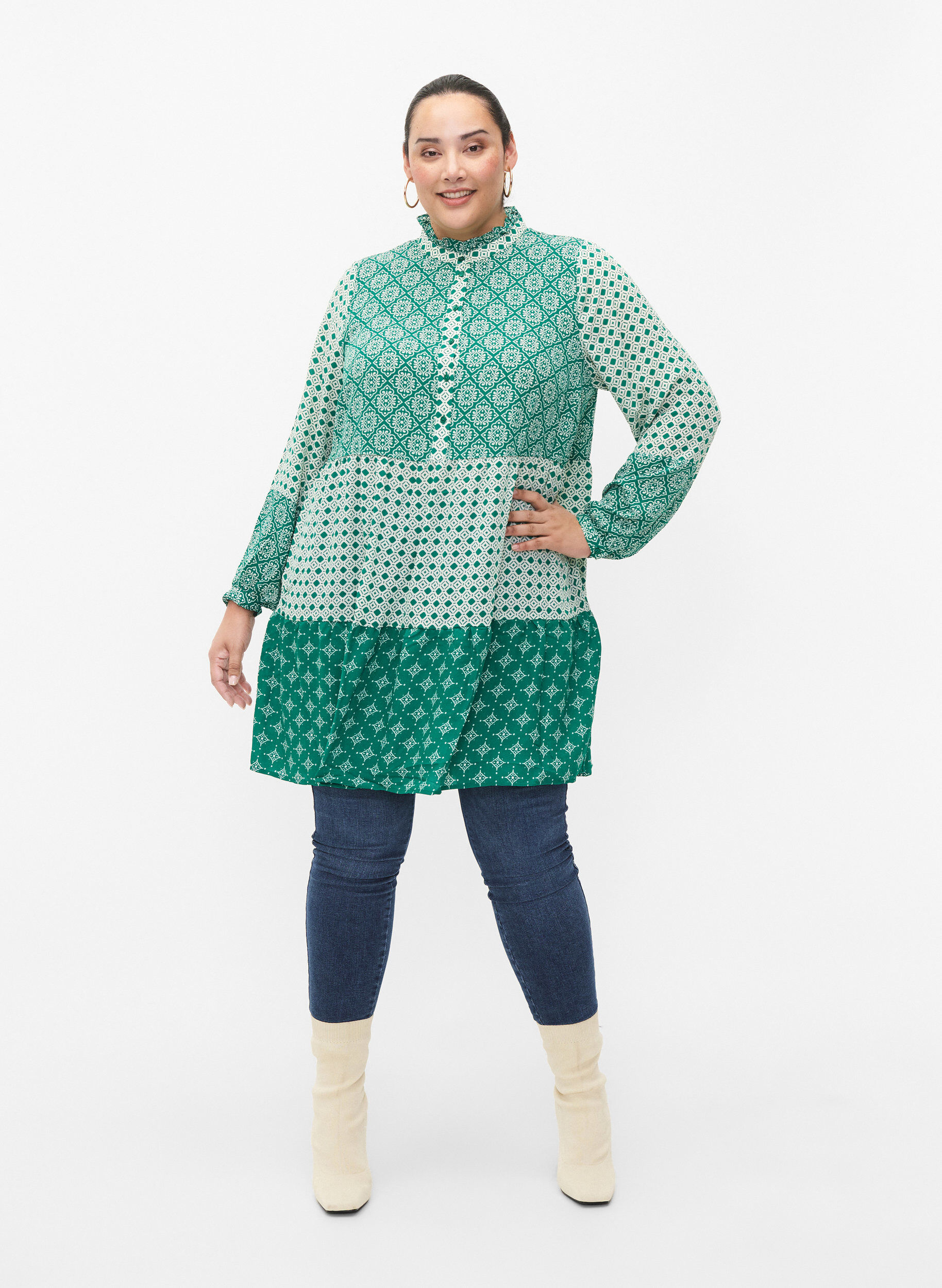 Zizzi A-f&ouml;rmiges Kleid mit Mustern und Schnittlinien, Green AOP, Model image number 2