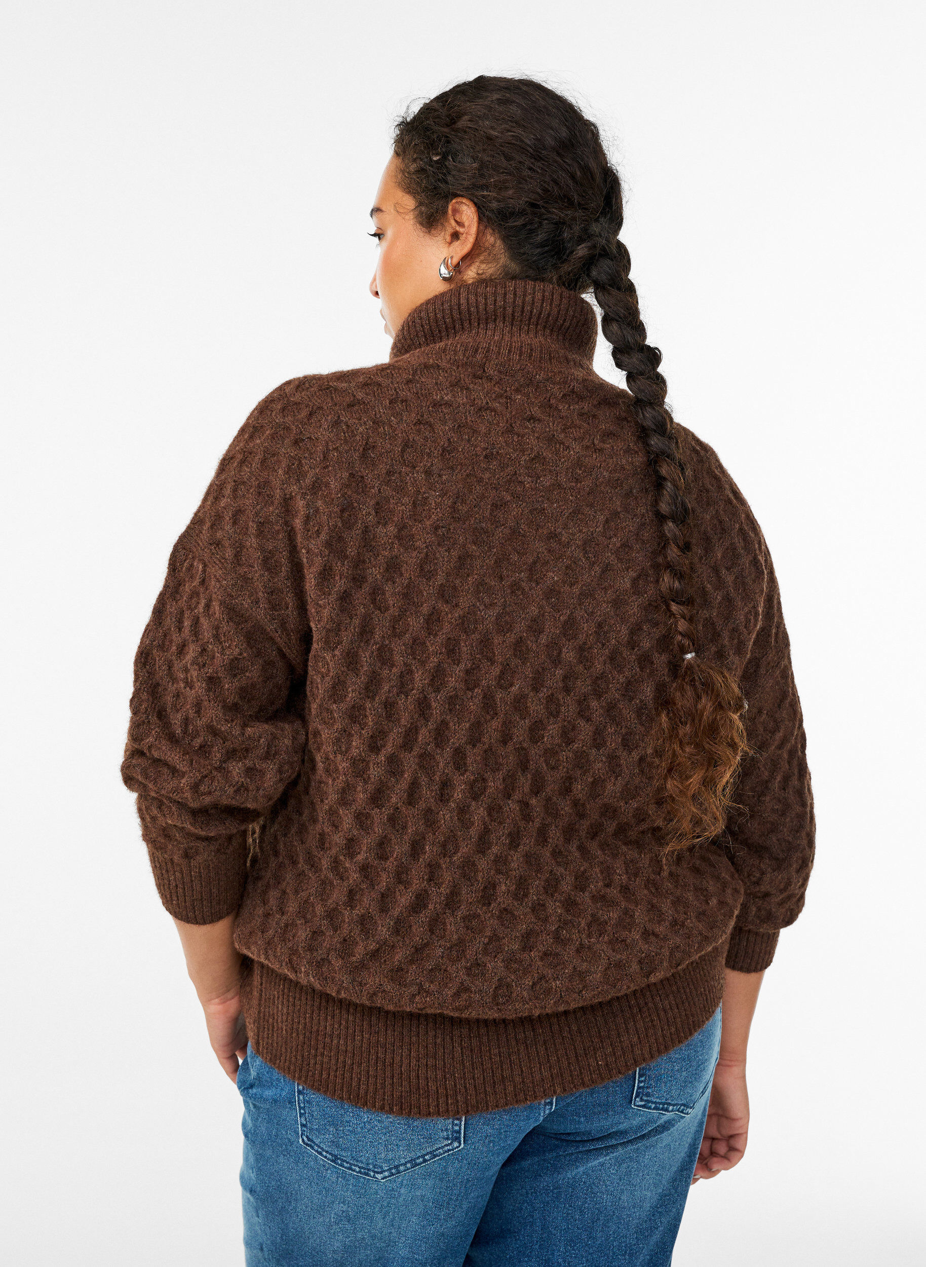 Zizzi Pullover mit hohem Kragen und Struktur, Braun, Model image number 2
