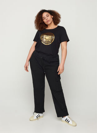 T-Shirt aus Baumwolle mit goldfarbenem Aufdruck, Black, Model image number 2