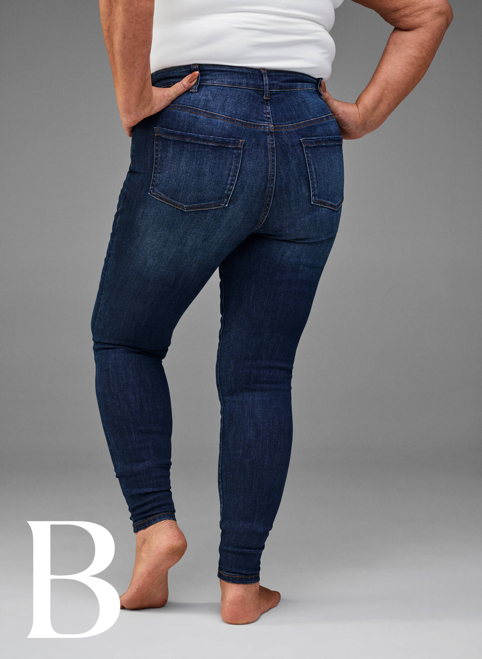 Zizzi Super Slim-Fit-Jeans mit hoher Taille, Dark Blue, Model image number 5